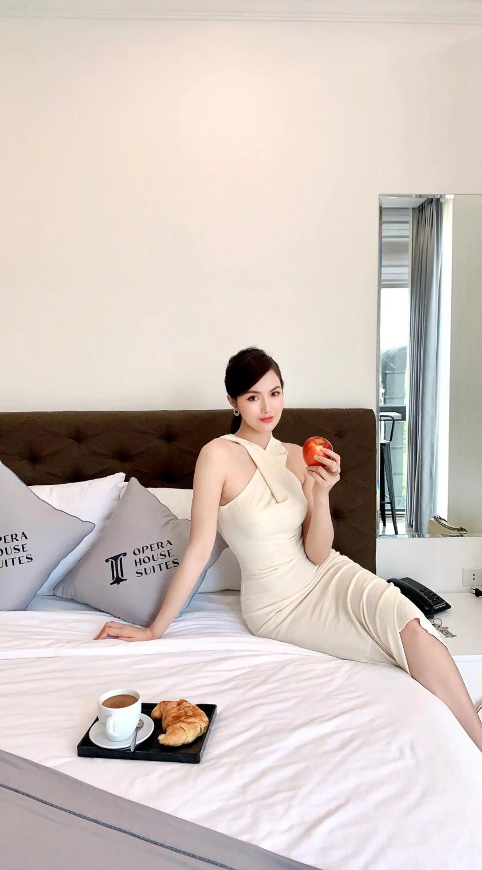 View (from property/room), Bed in Opera House Suites