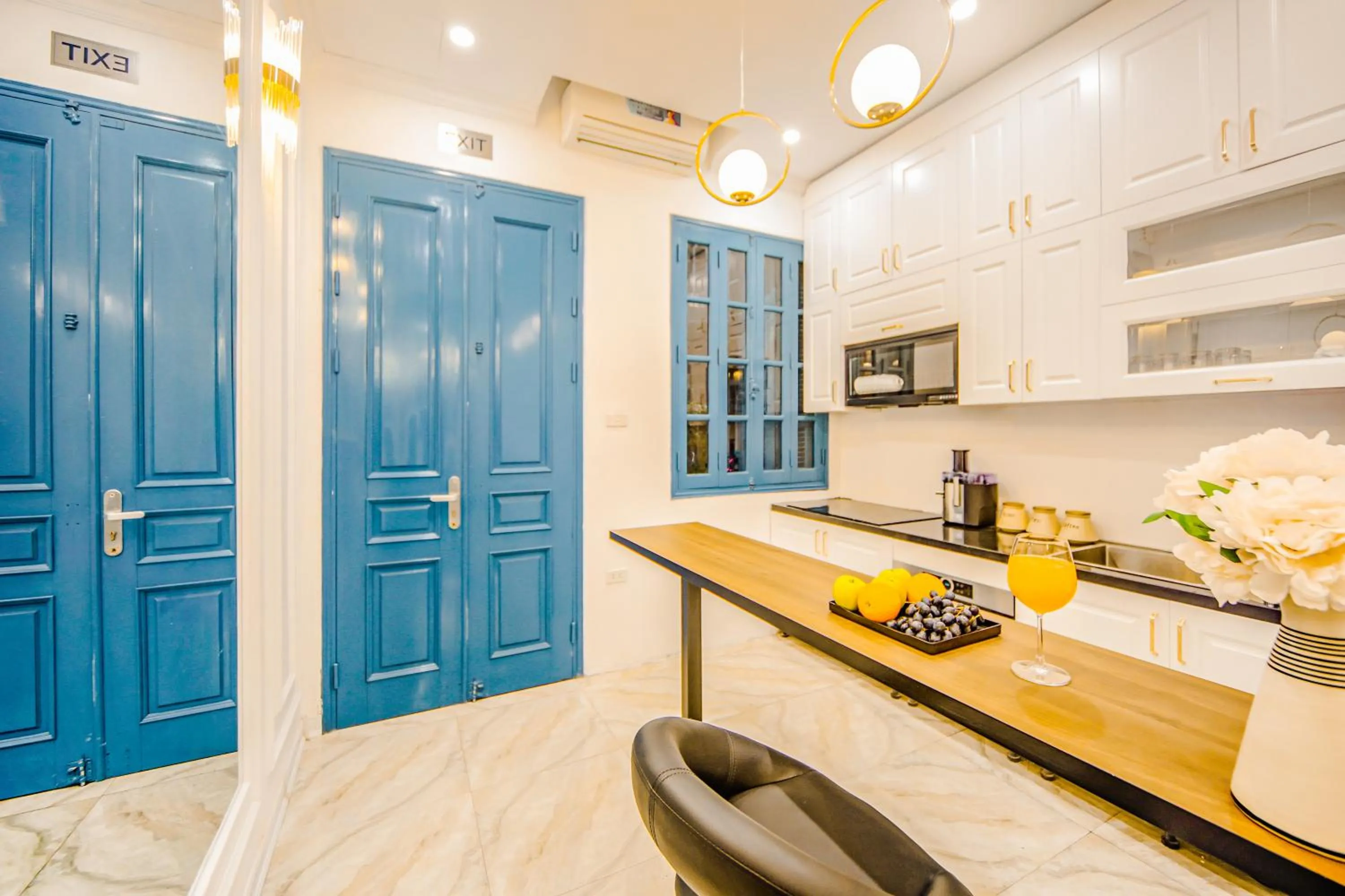 Kitchen or kitchenette in Opera House Suites