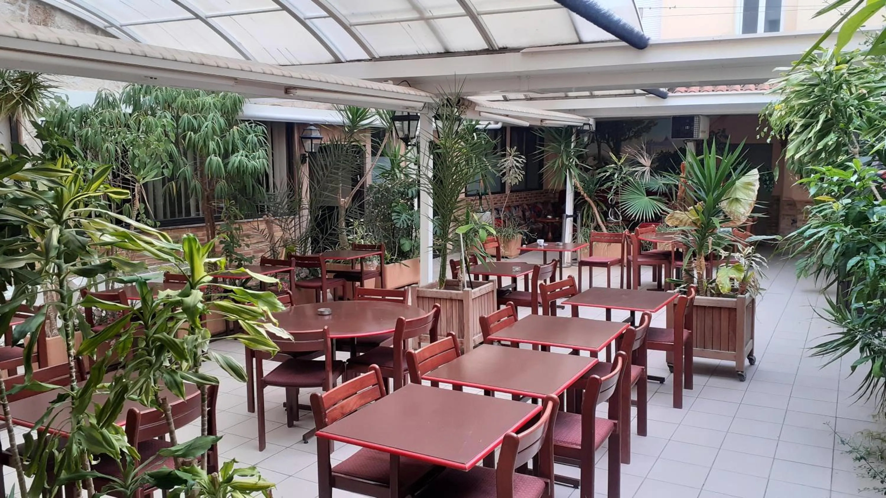 Balcony/Terrace in Hôtel des Couronnes Châteaudun