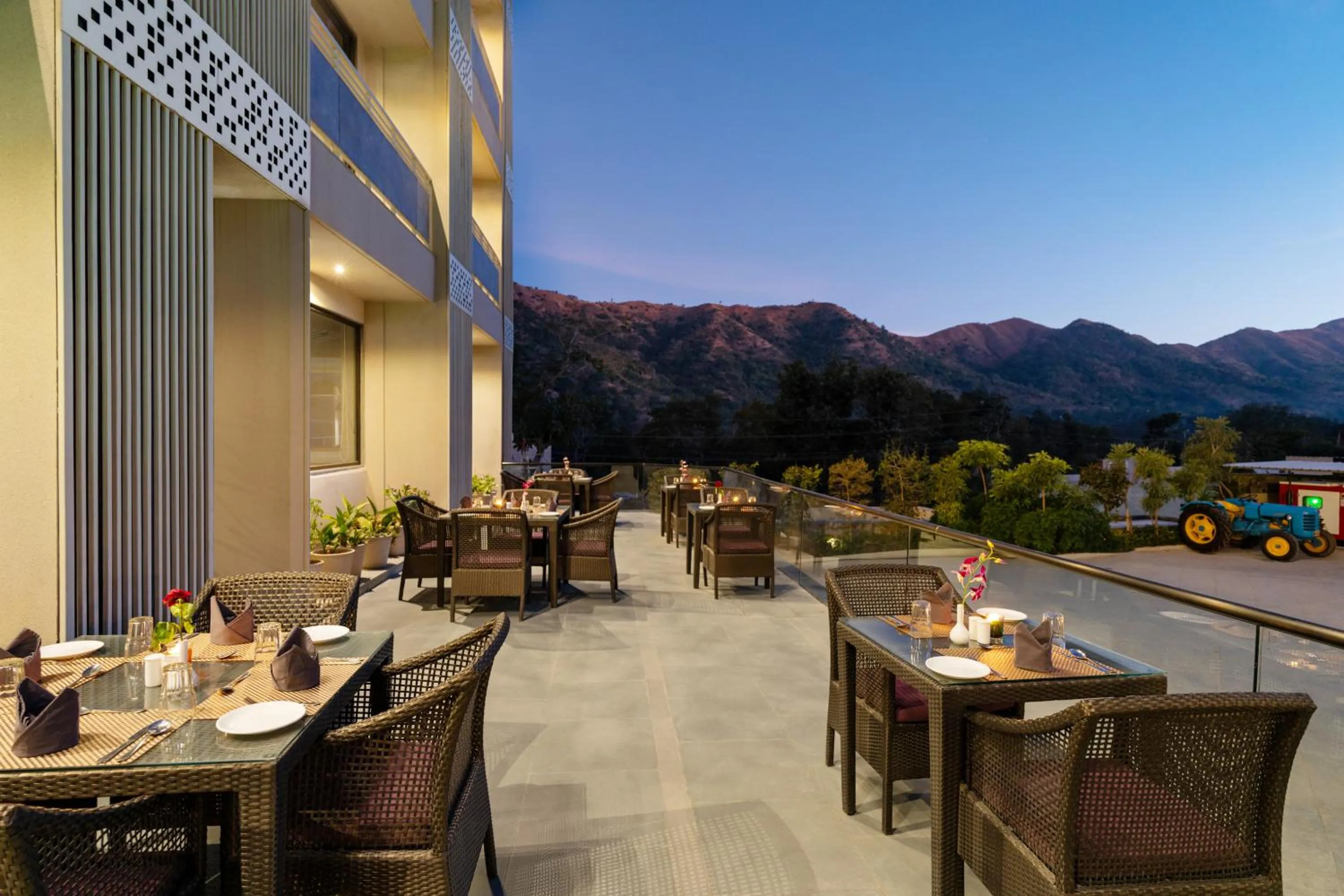 Restaurant/places to eat in Stone Wood Premier Kumbhalgarh