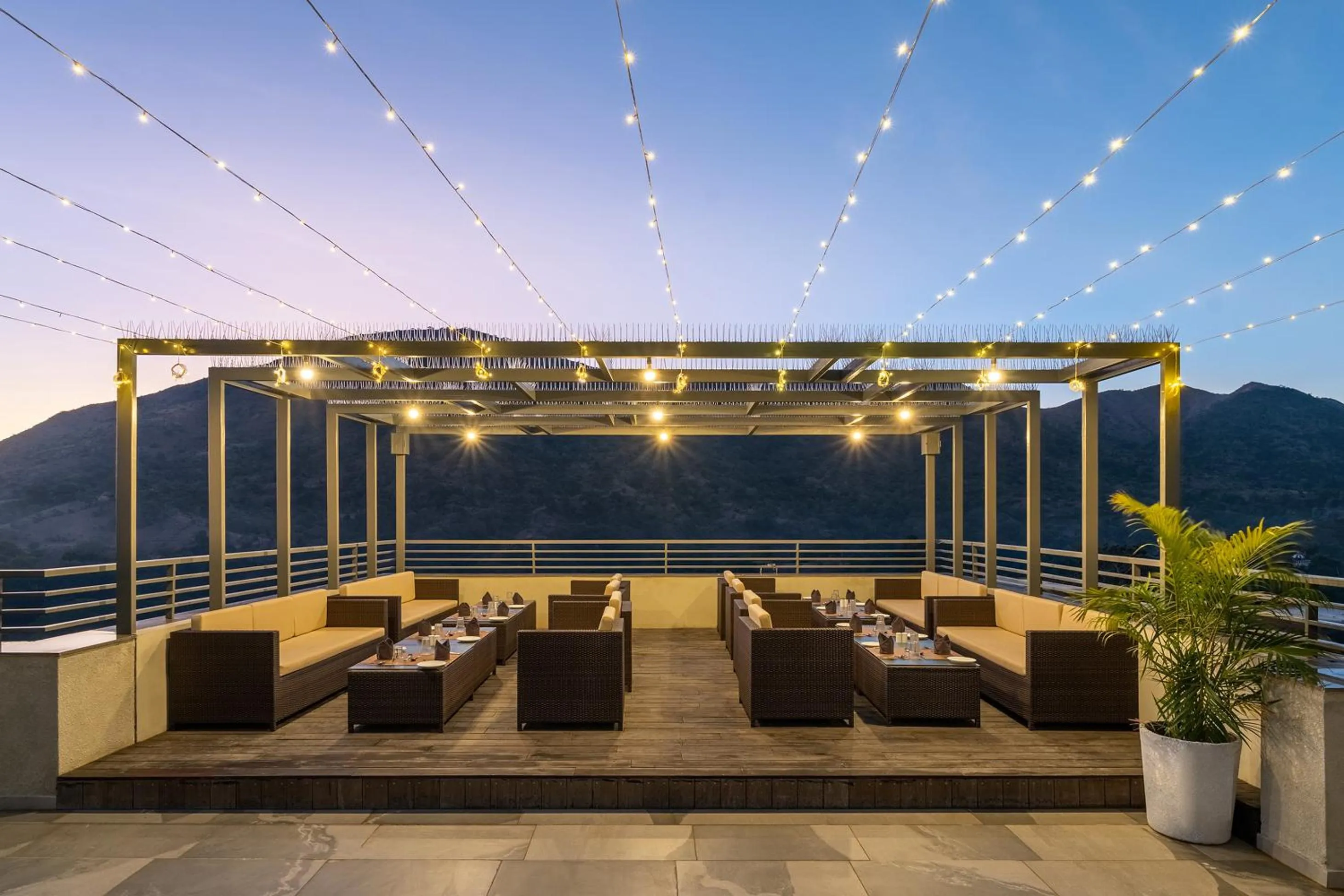 Restaurant/places to eat in Stone Wood Premier Kumbhalgarh