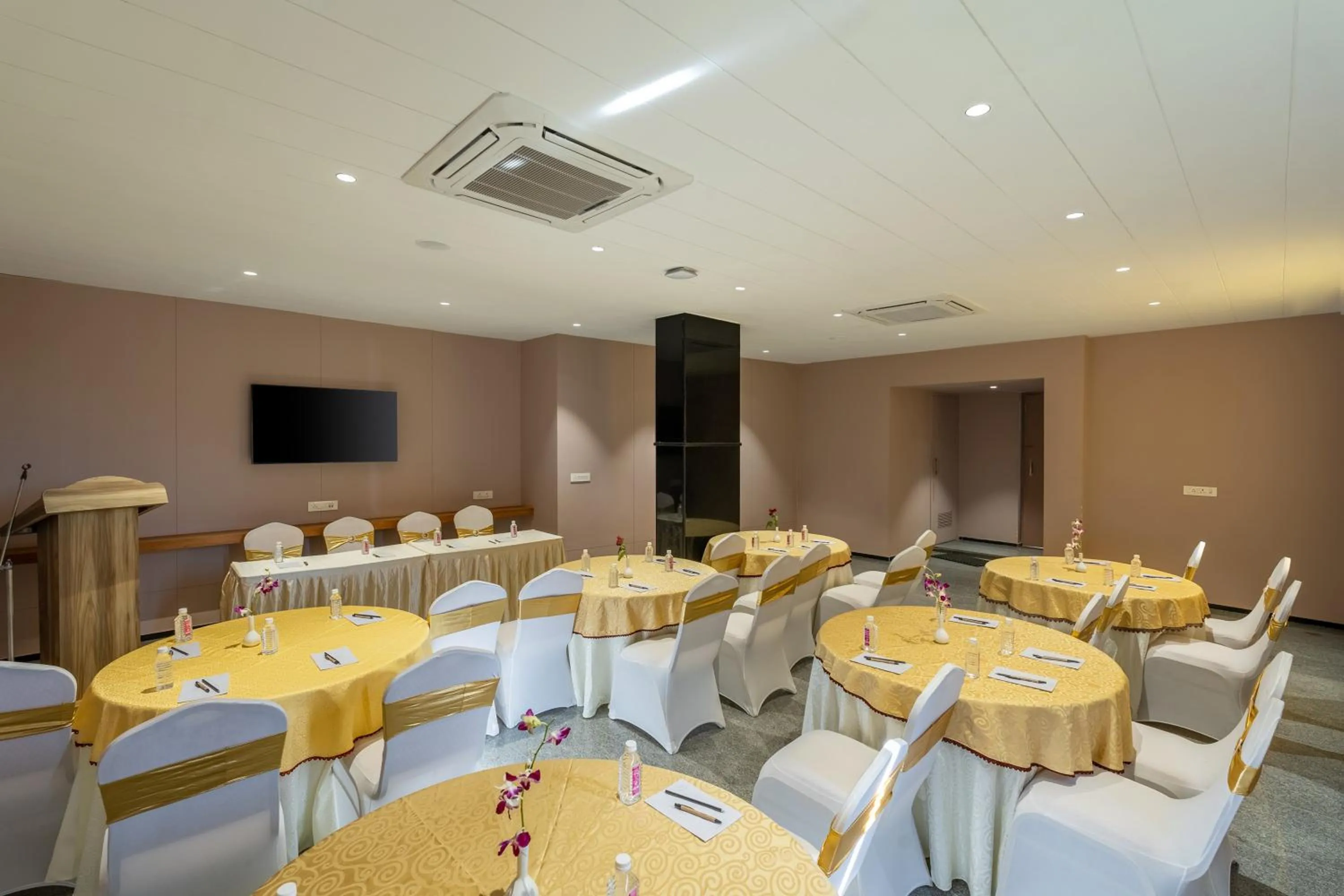 Meeting/conference room in Stone Wood Premier Kumbhalgarh