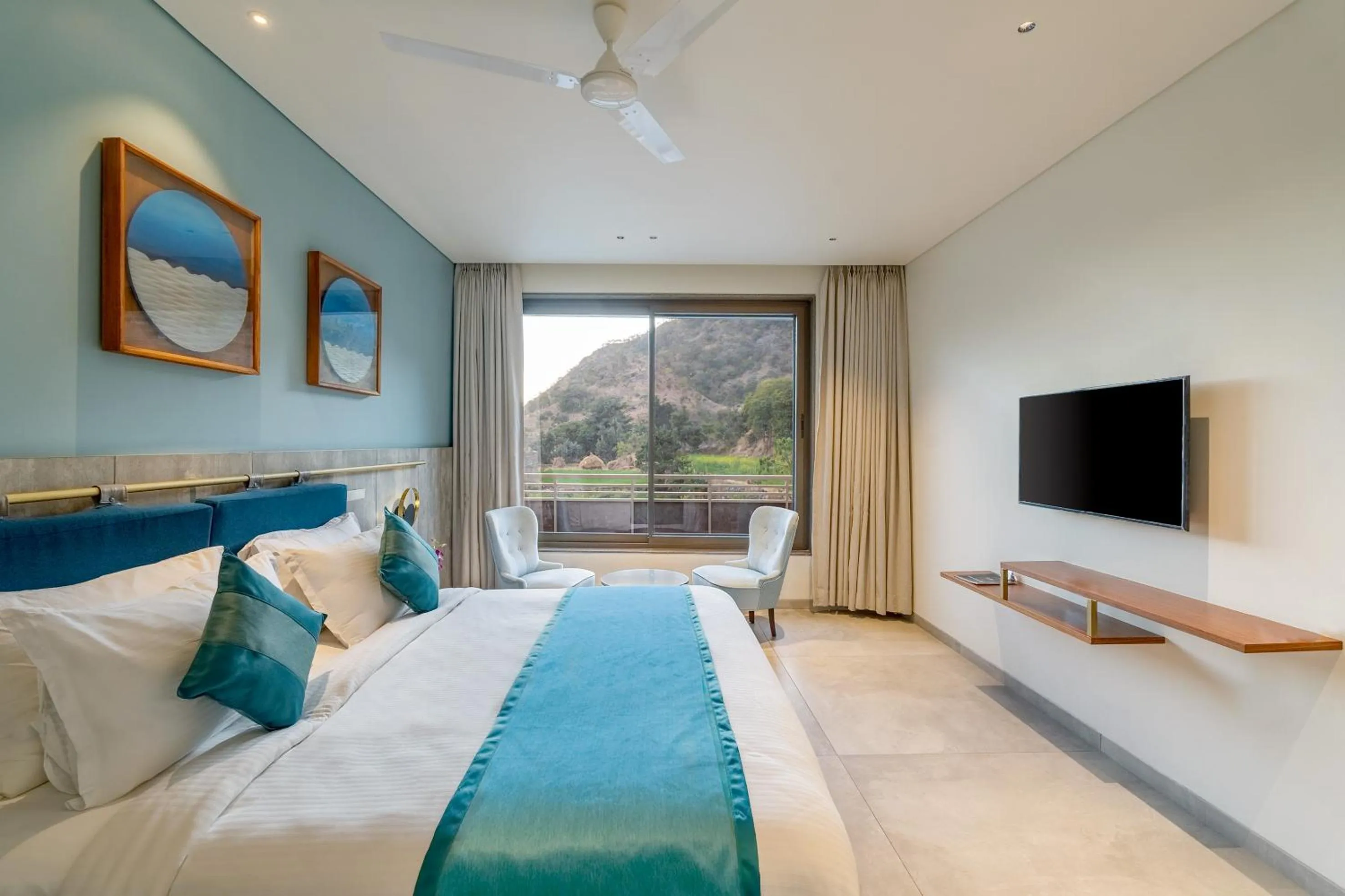 Bed in Stone Wood Premier Kumbhalgarh