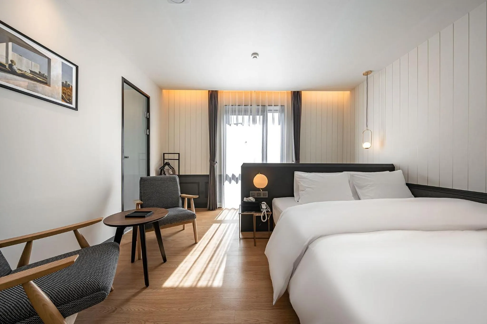 Bed in Brown Dot Hotel Signature