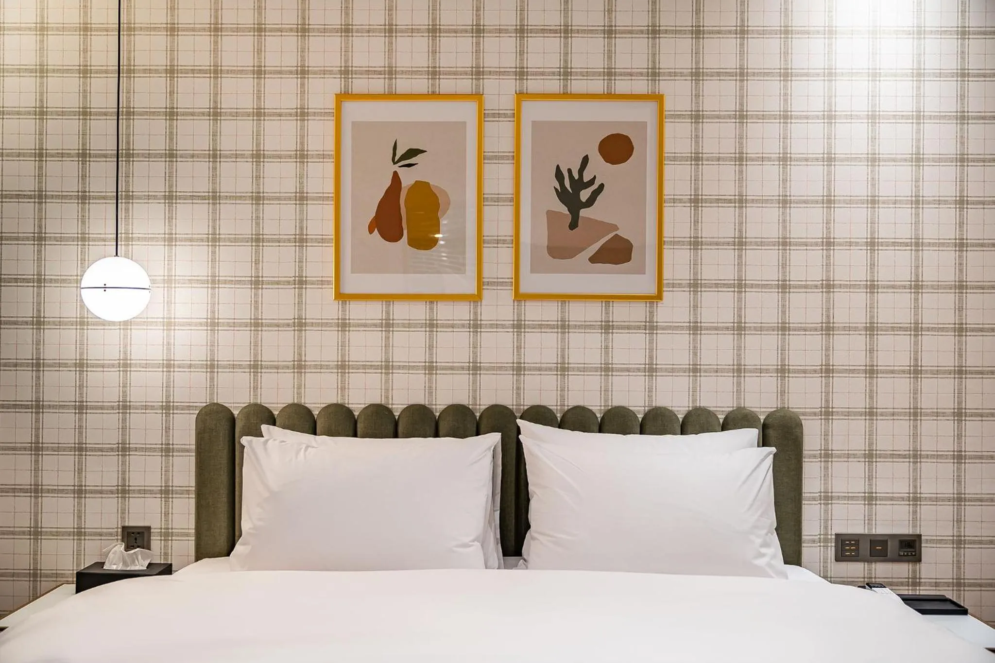 Bed in Brown Dot Hotel Signature