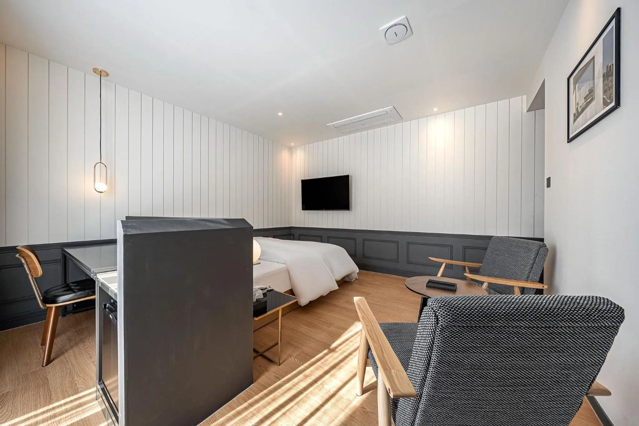 Bed in Brown Dot Hotel Signature