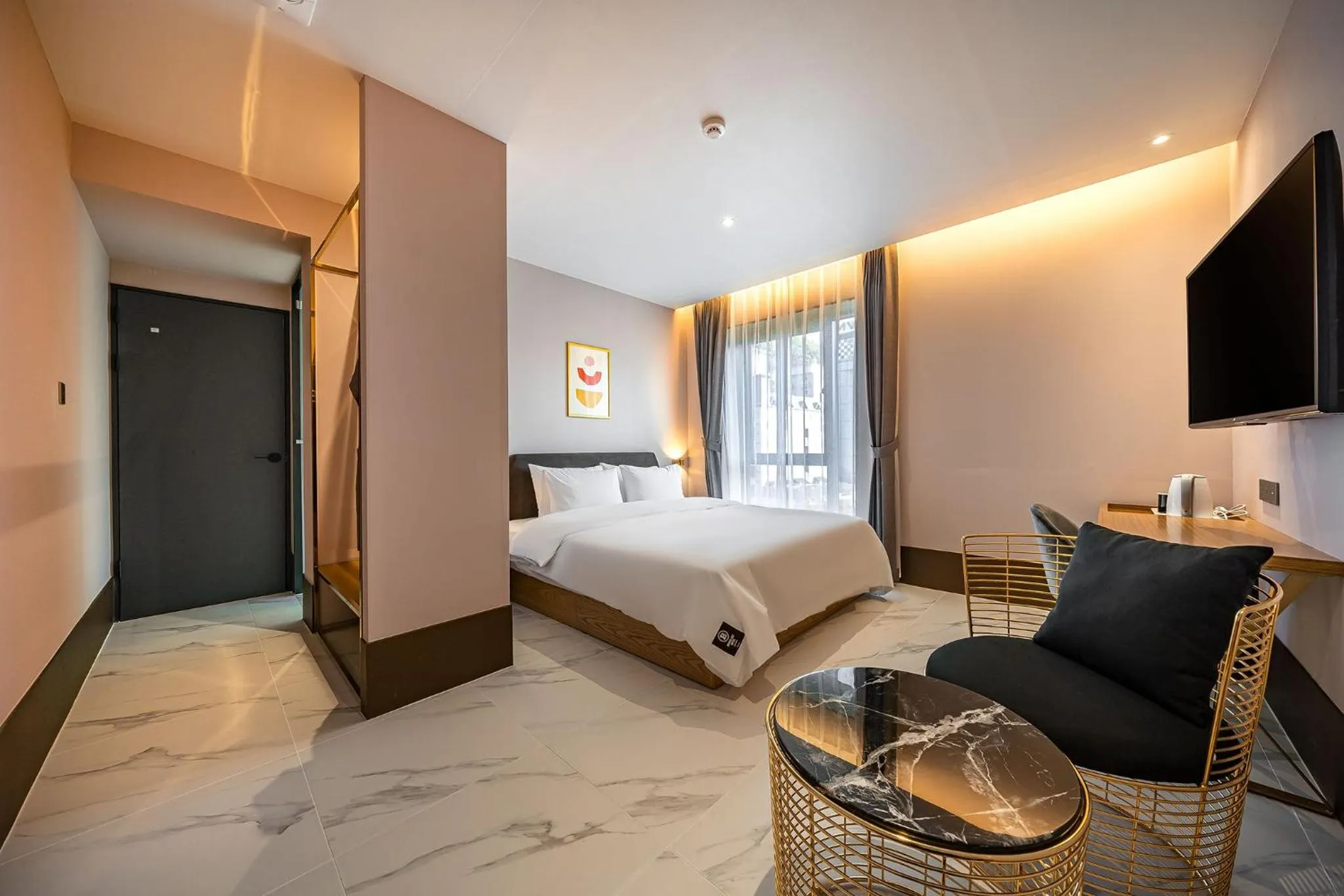 Bed in Brown Dot Hotel Signature