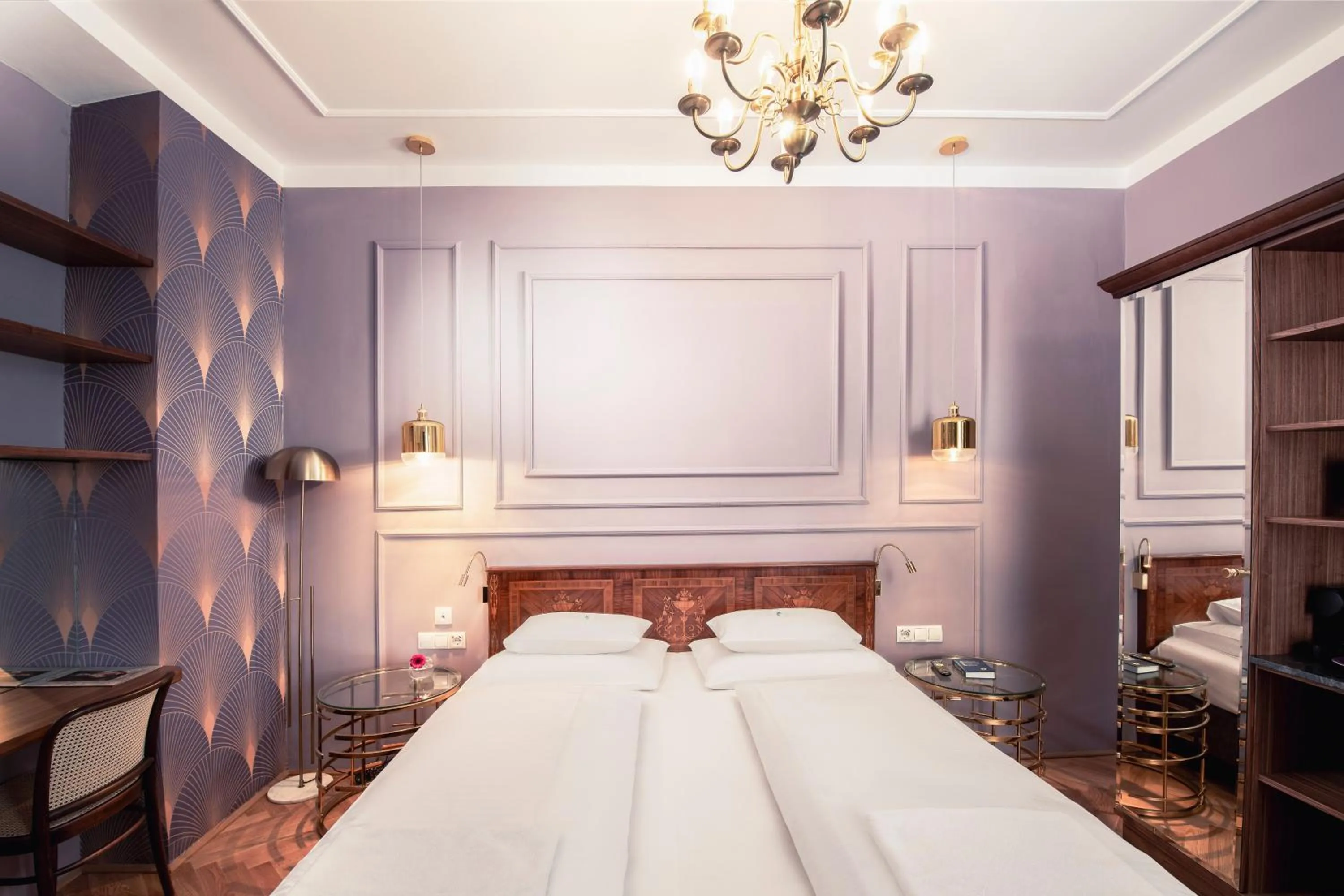 Photo of the whole room, Bed in BoutiqueHOTEL Donauwalzer