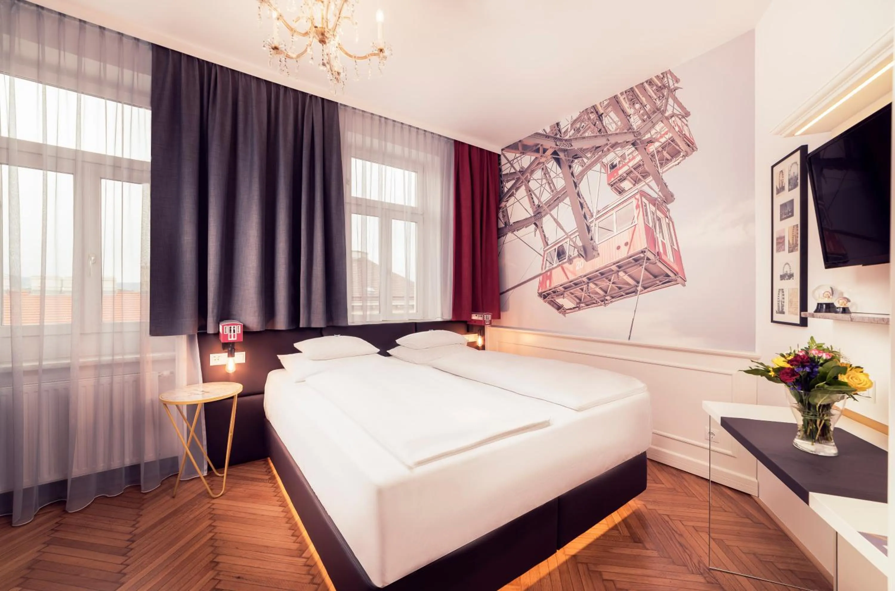 Photo of the whole room, Bed in BoutiqueHOTEL Donauwalzer