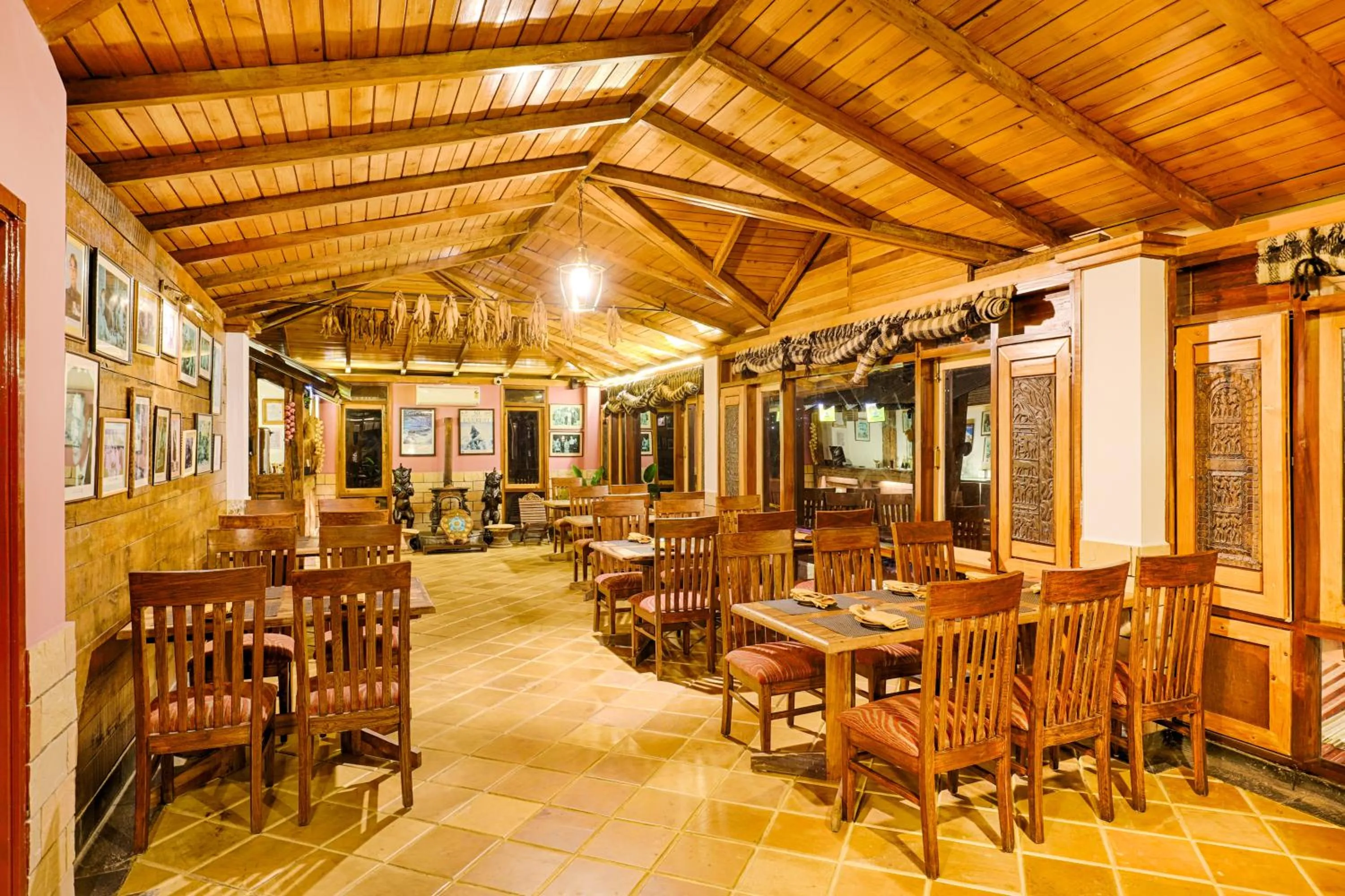 Lounge or bar in The Chumbi Mountain Retreat & Spa, A Club Mahindra Associate