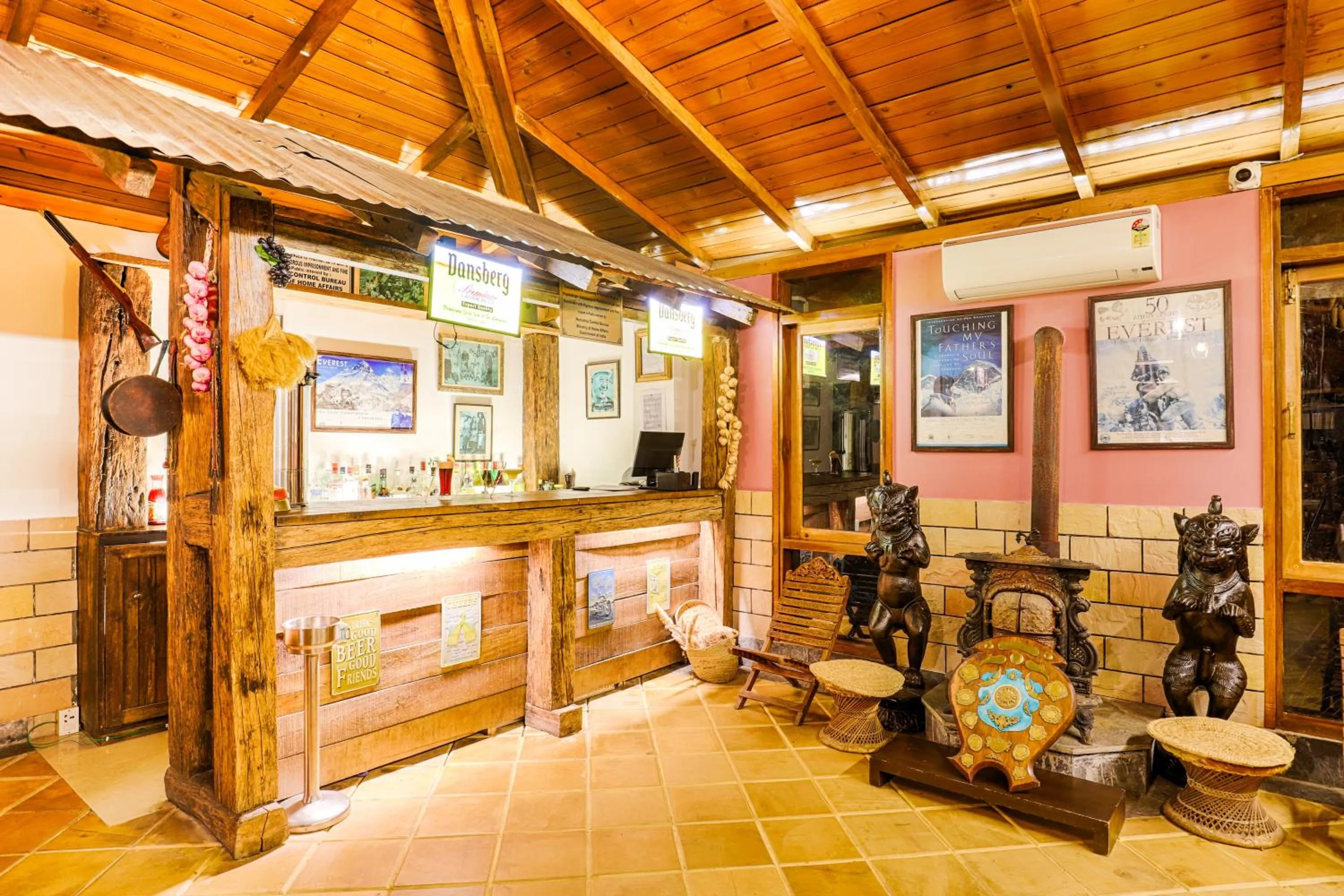 Lounge or bar in The Chumbi Mountain Retreat & Spa, A Club Mahindra Associate