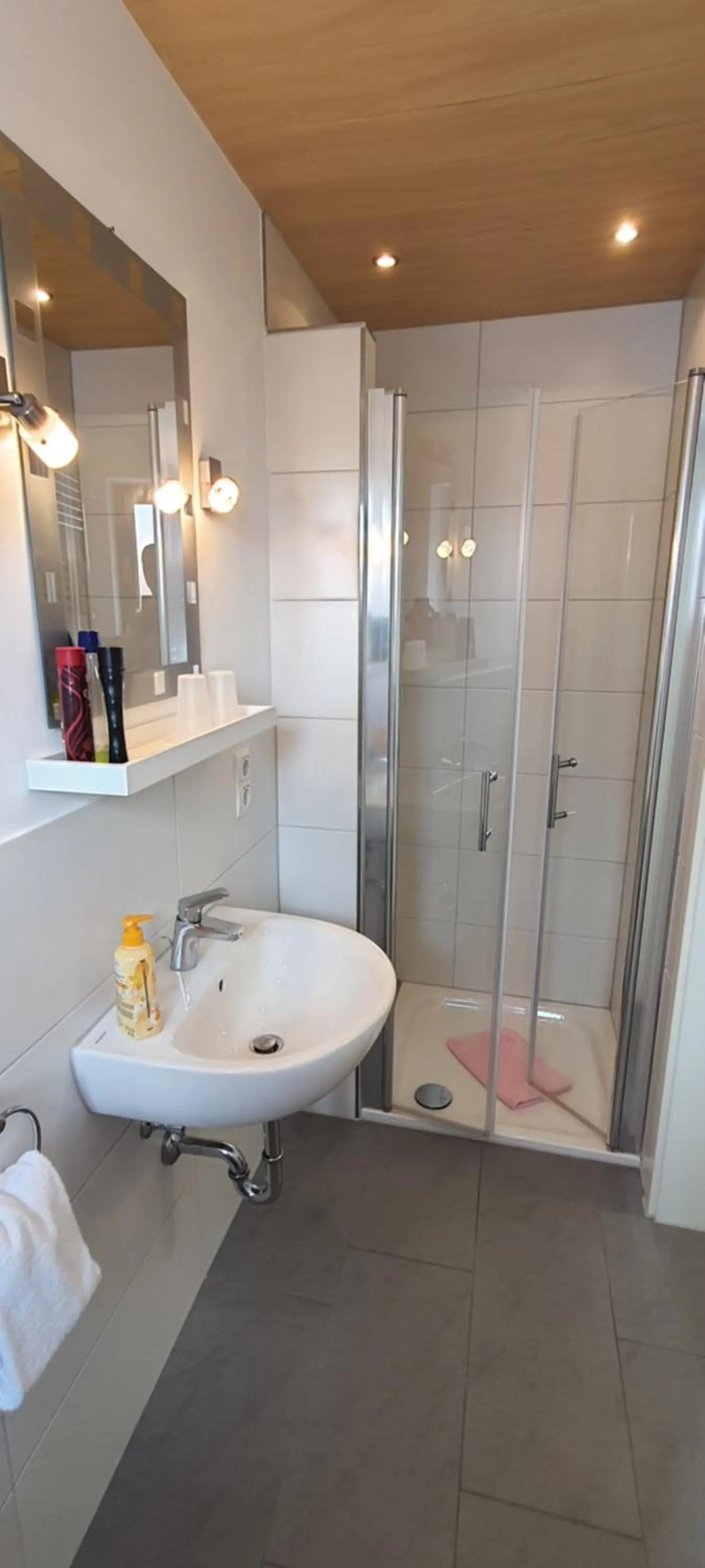 Shower in Hotel Schneiderhof