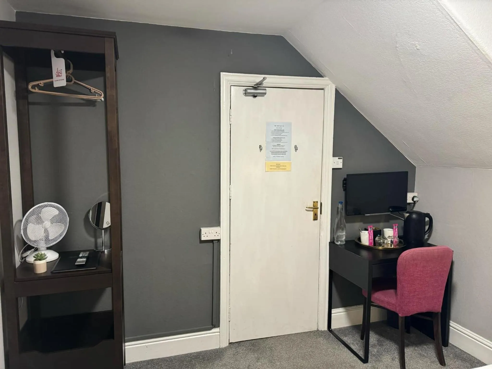 Bedroom in The Fountain Inn & Riverside Restaurant