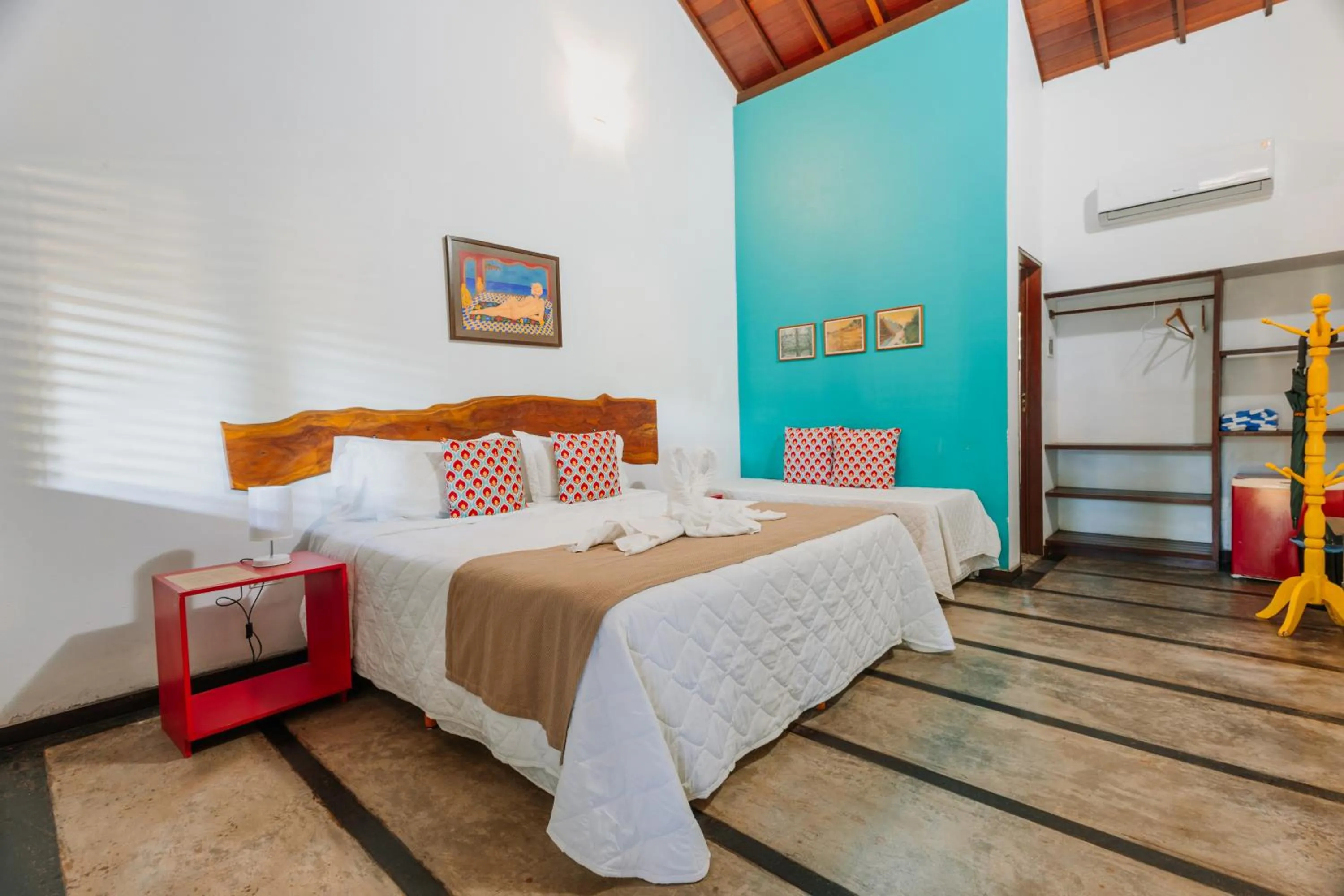 Photo of the whole room, Bed in Bangalôs do Gameleiro