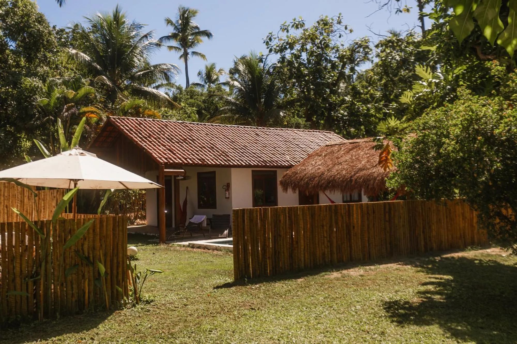 Property building in Bangalôs do Gameleiro