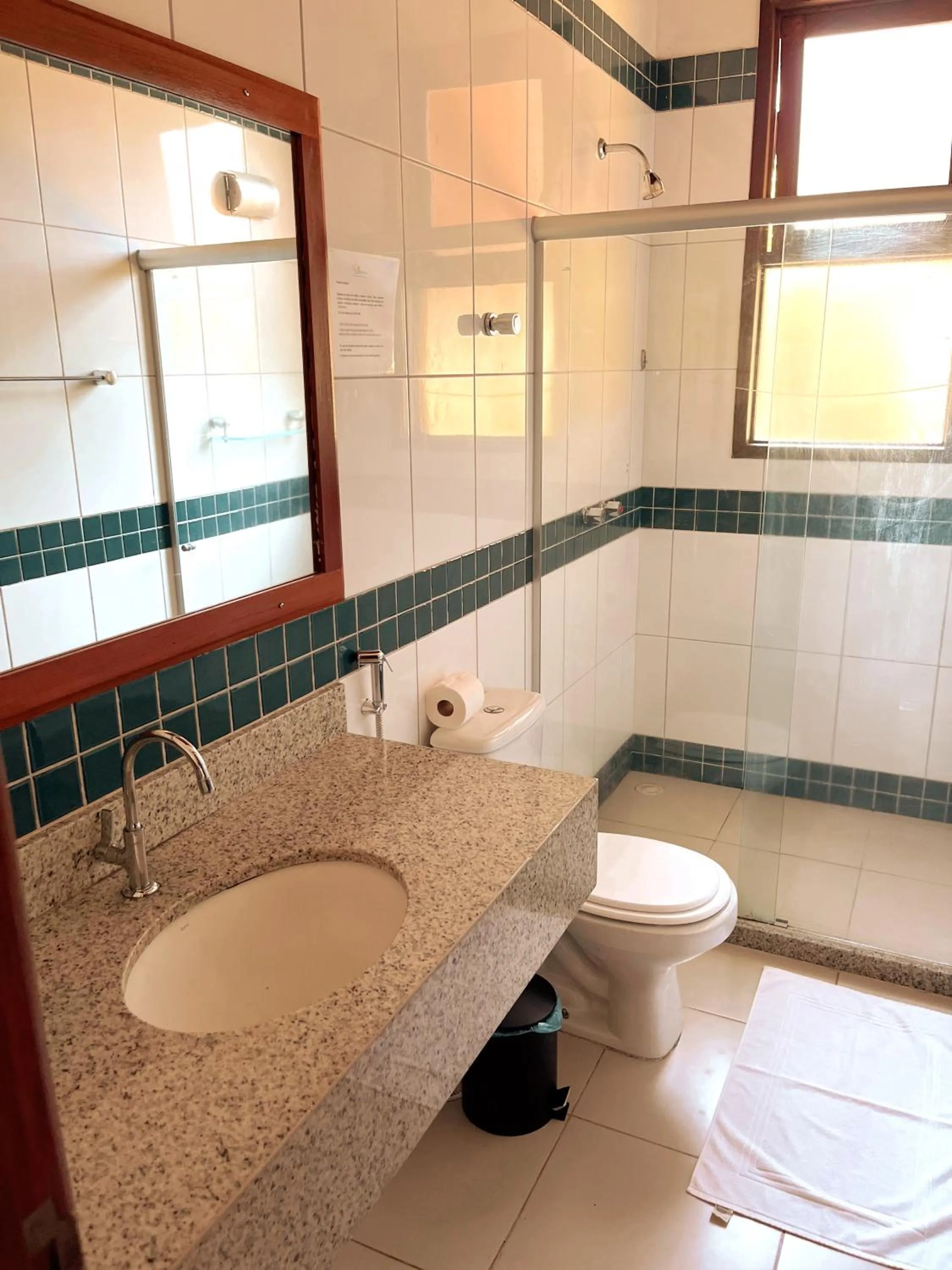 Toilet in Bangalôs do Gameleiro