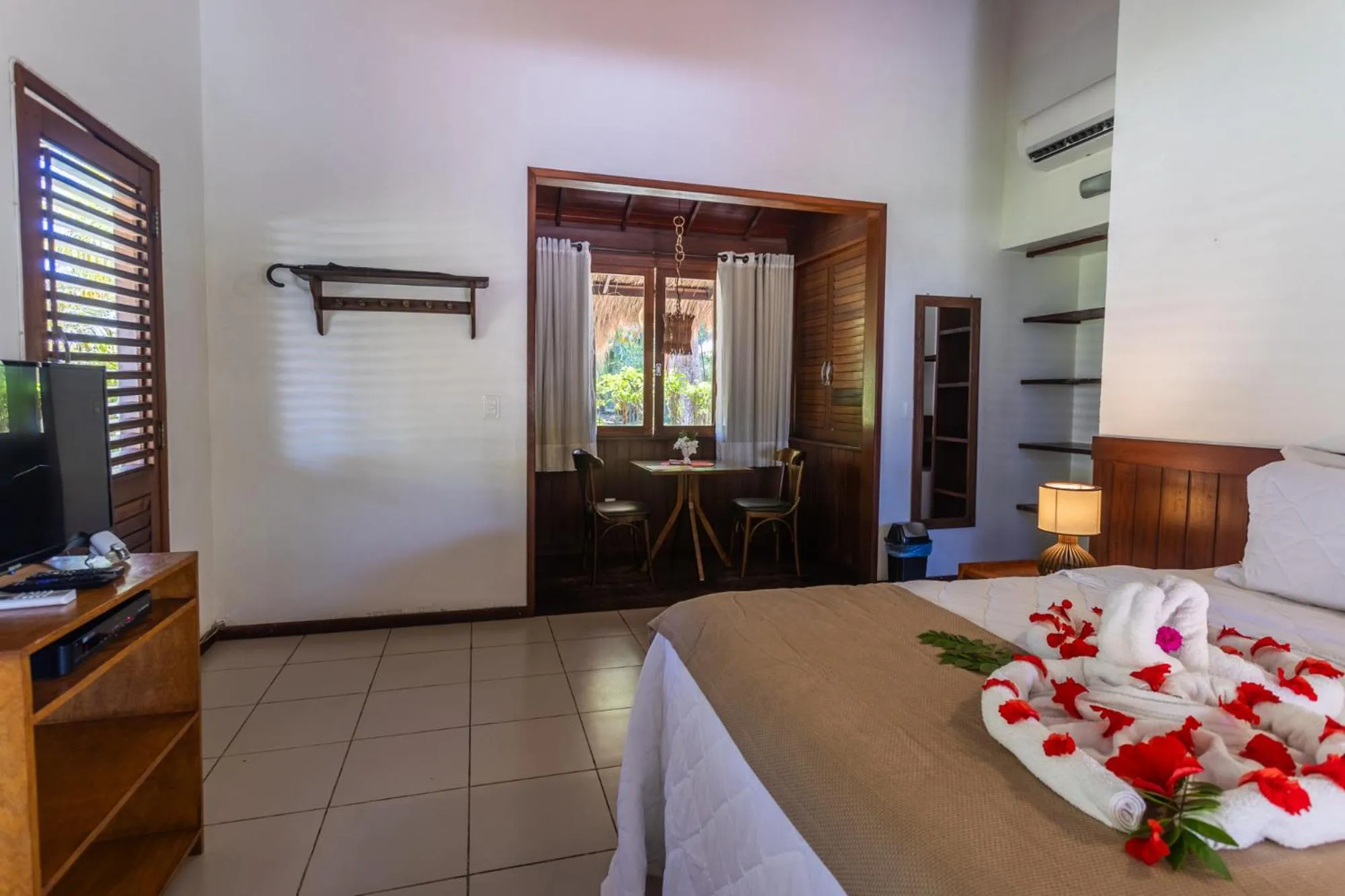 Photo of the whole room, Bed in Bangalôs do Gameleiro