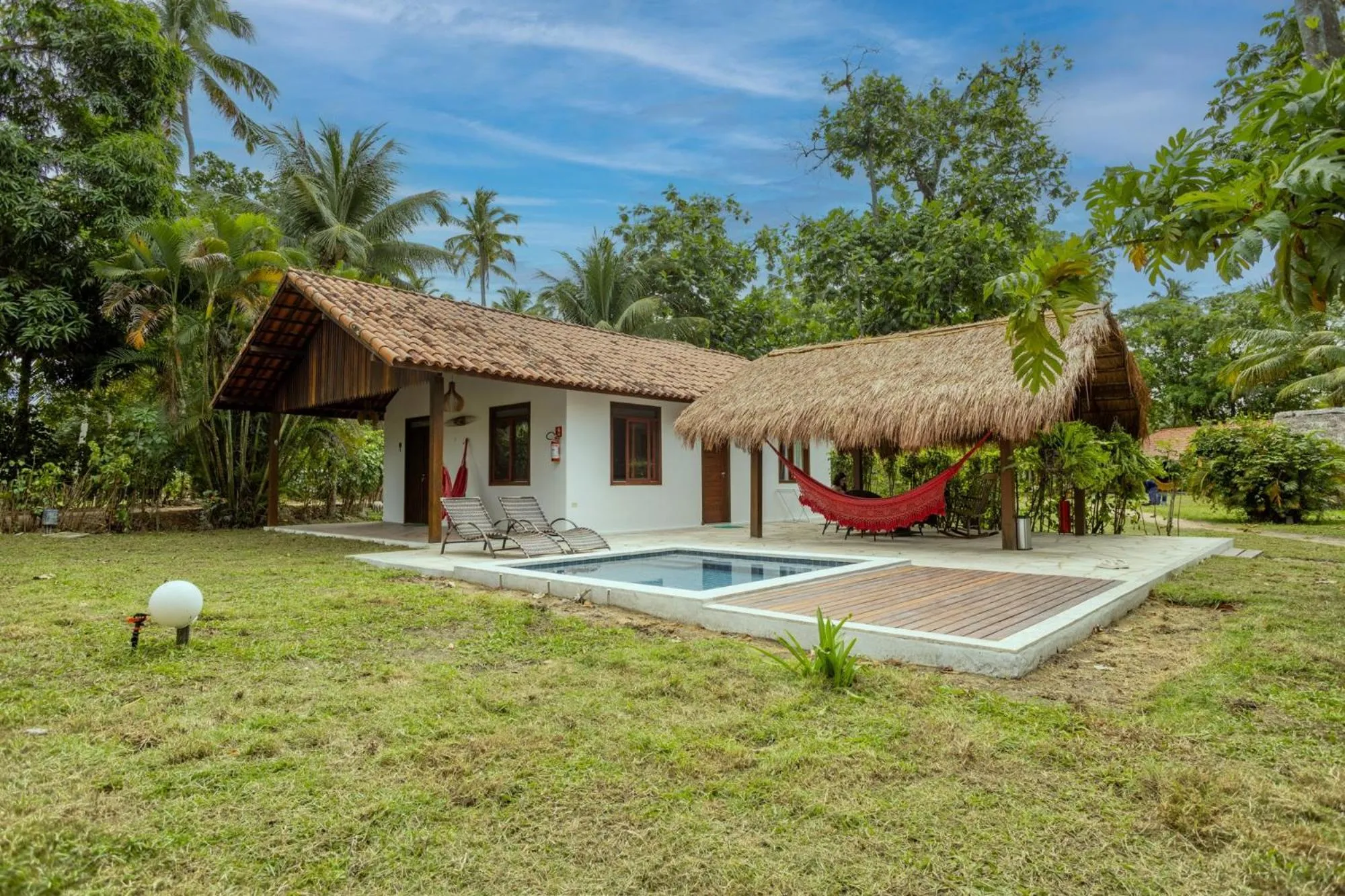Facade/entrance in Bangalôs do Gameleiro