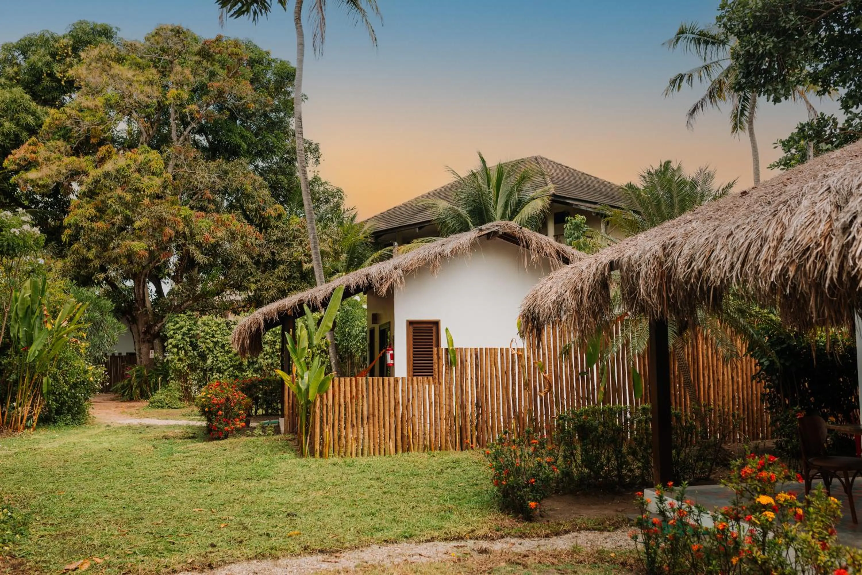 Property building in Bangalôs do Gameleiro