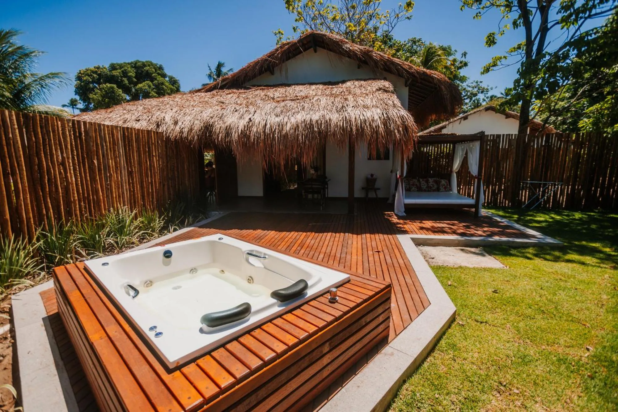 Hot Tub in Bangalôs do Gameleiro