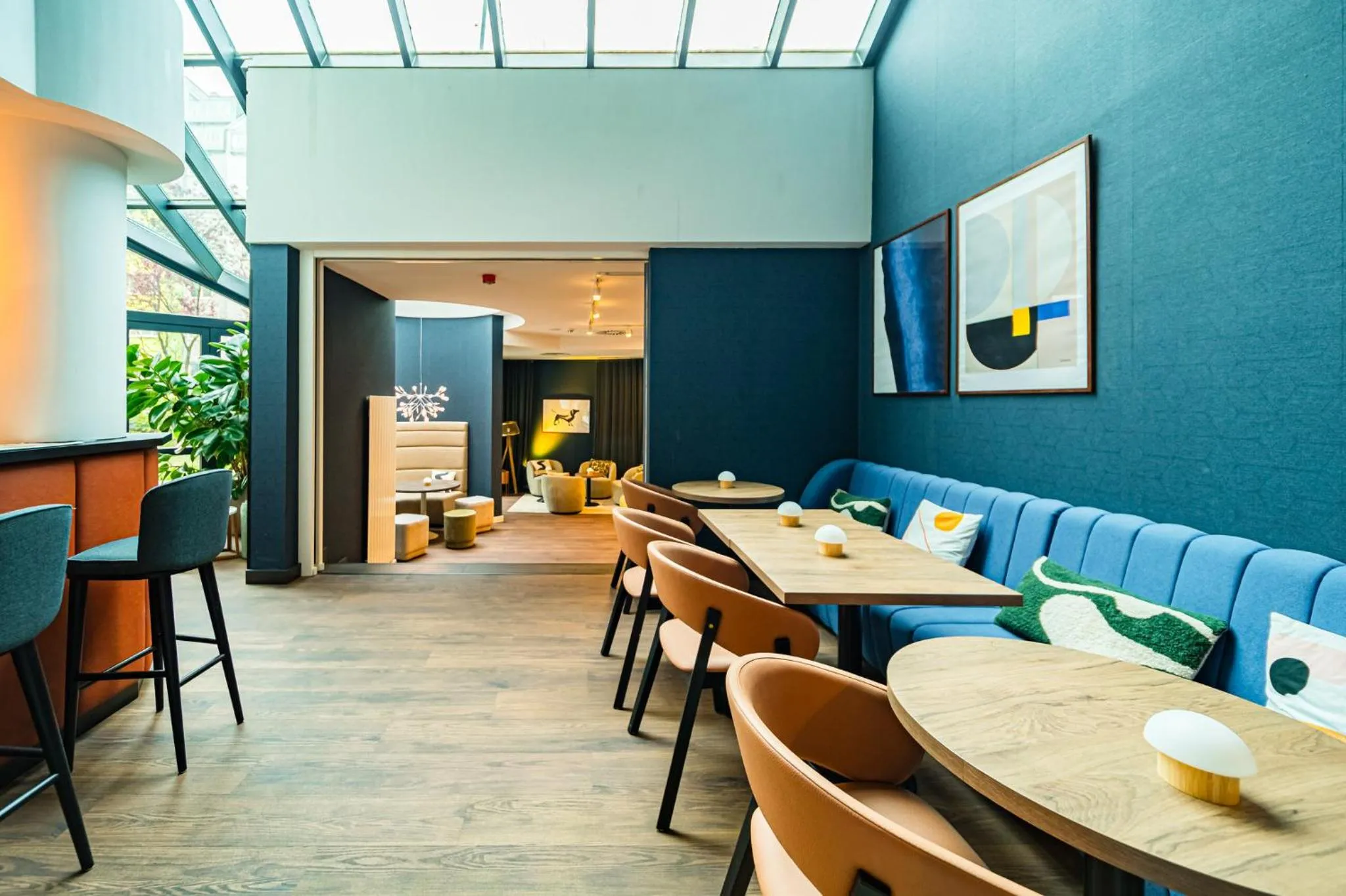 Lounge or bar in voco Vienna Prater by IHG