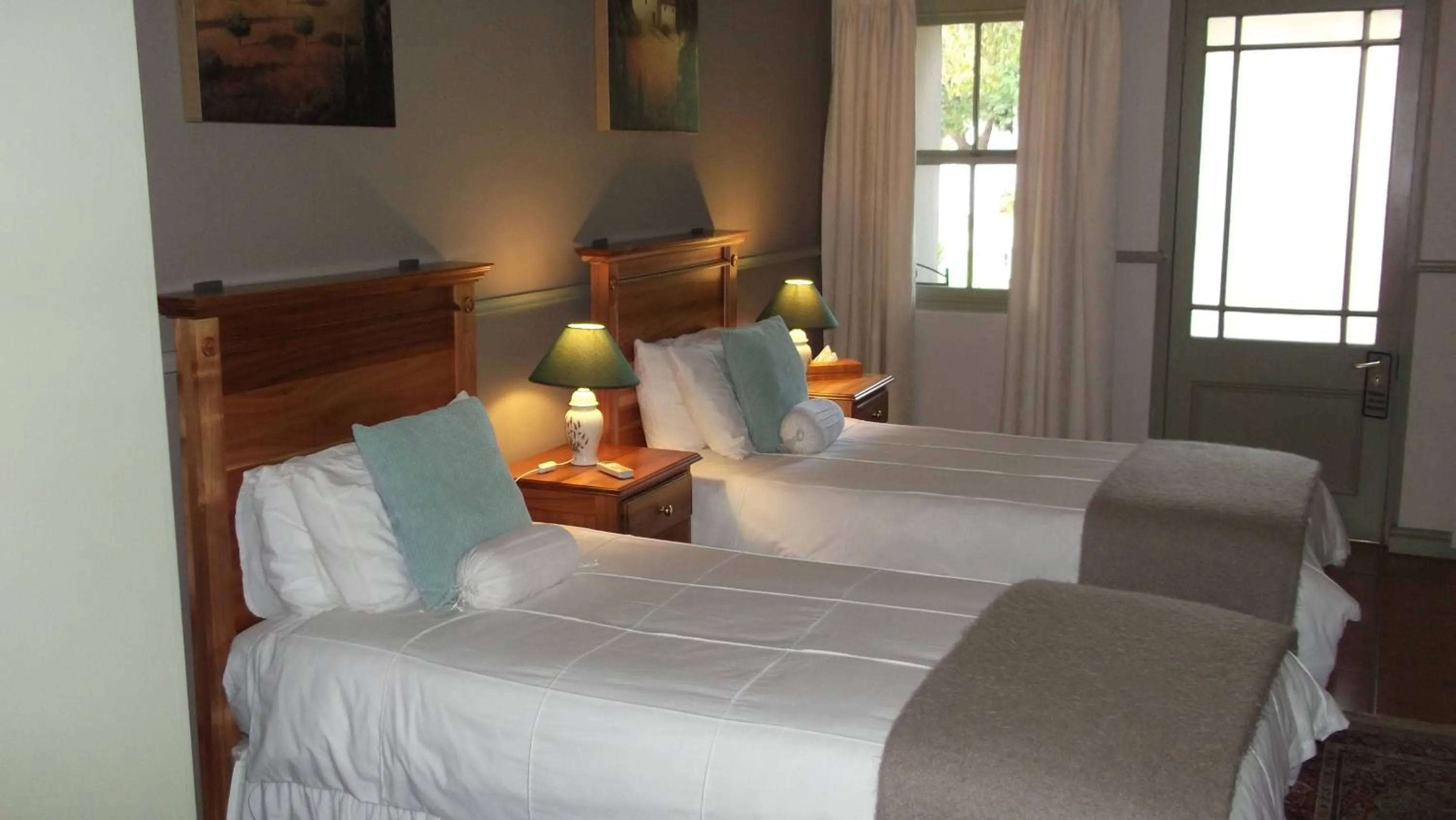 Photo of the whole room, Bed in HouseMartin Lodge & Self Catering