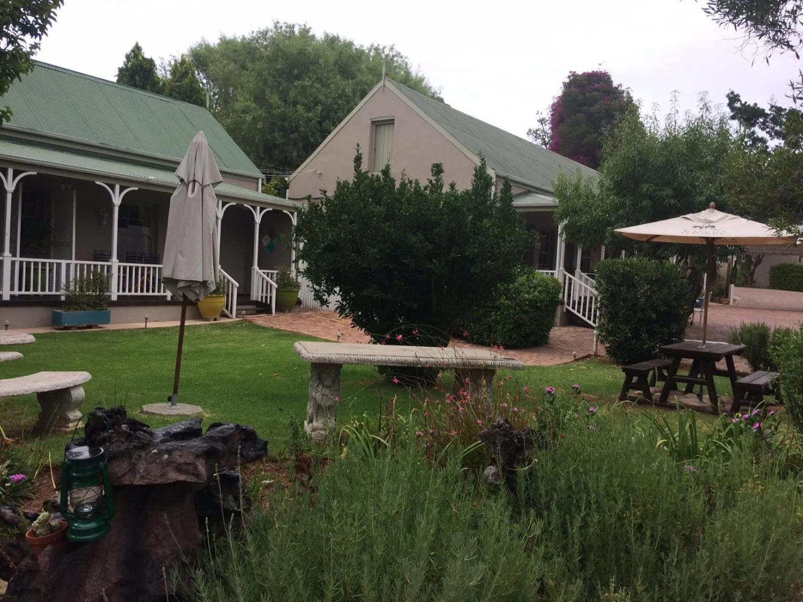 Garden view in HouseMartin Lodge & Self Catering