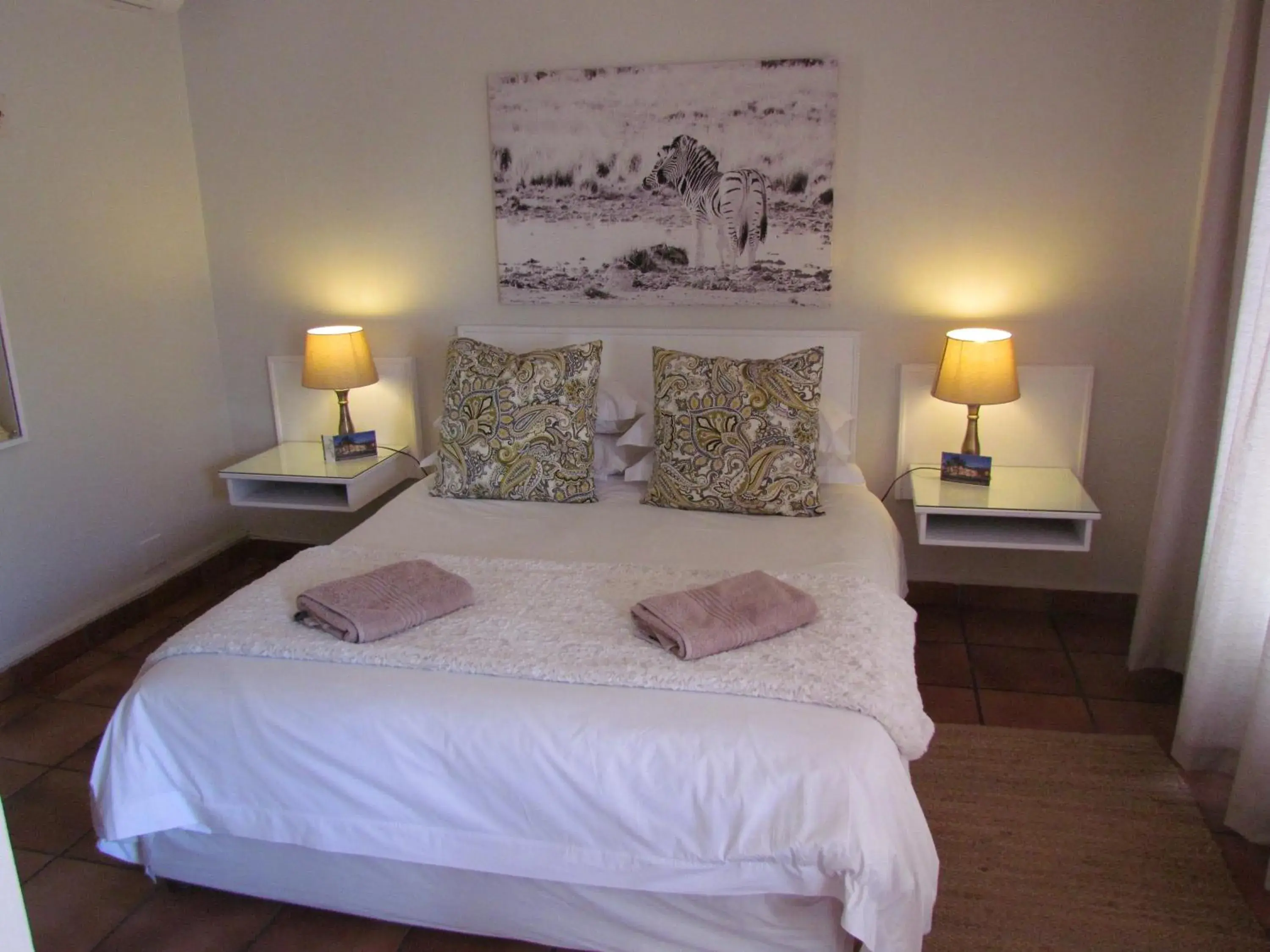 Standard Queen Room in Wagon Wheel Country Lodge Standard Queen Room in Wagon Wheel Country Lodge