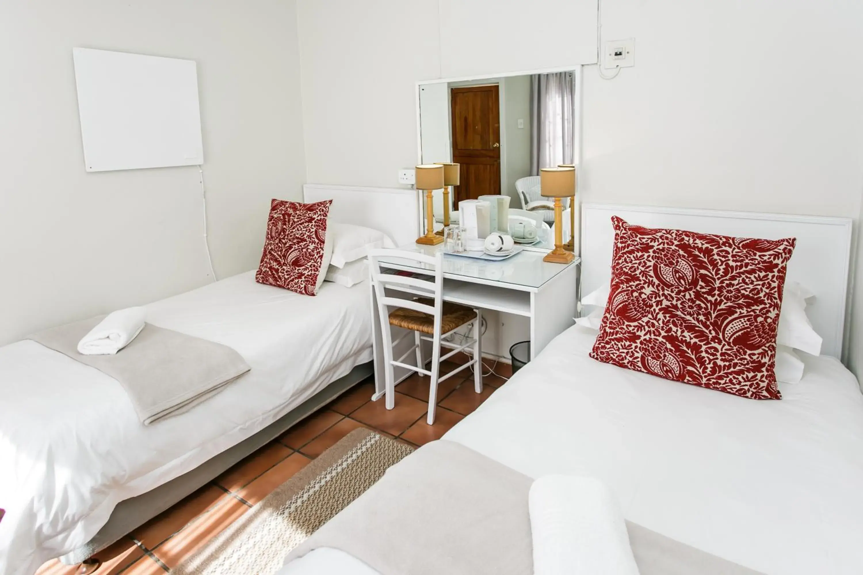 Standard Twin Room with Sofa in Wagon Wheel Country Lodge Standard Twin Room with Sofa in Wagon Wheel Country Lodge