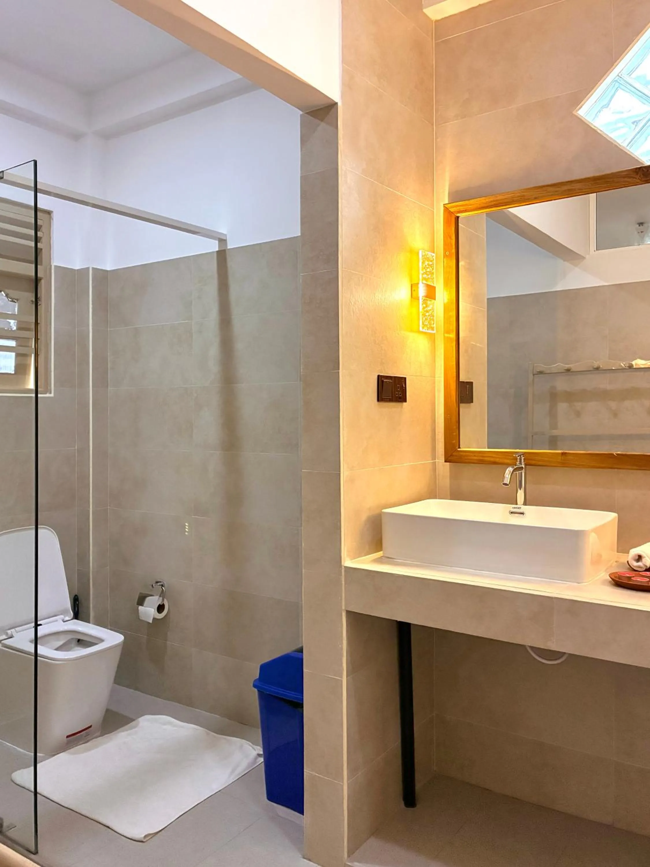 Shower in Mirissa Blue Whale Holiday Hotel