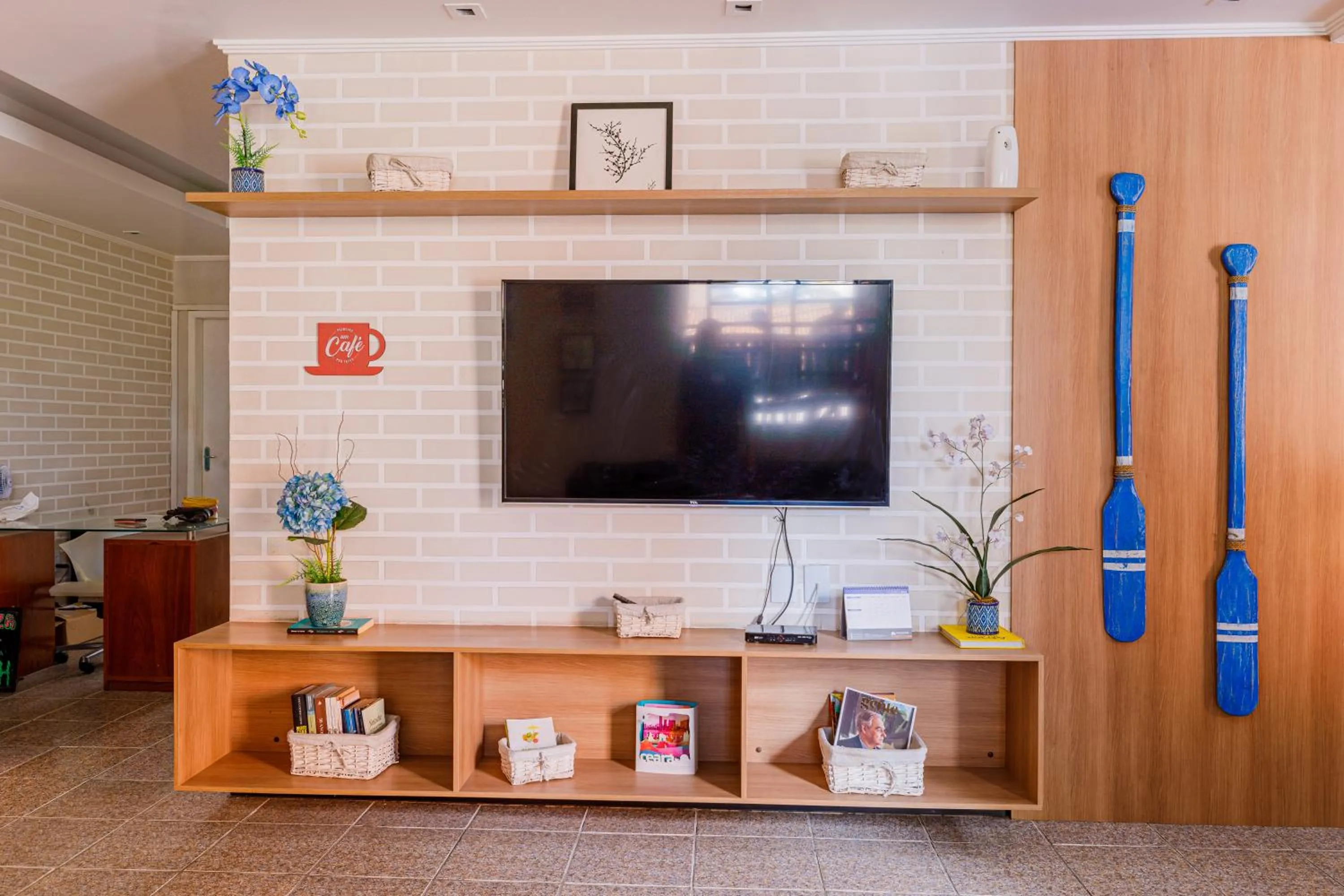 TV and multimedia in Hotel Meireles