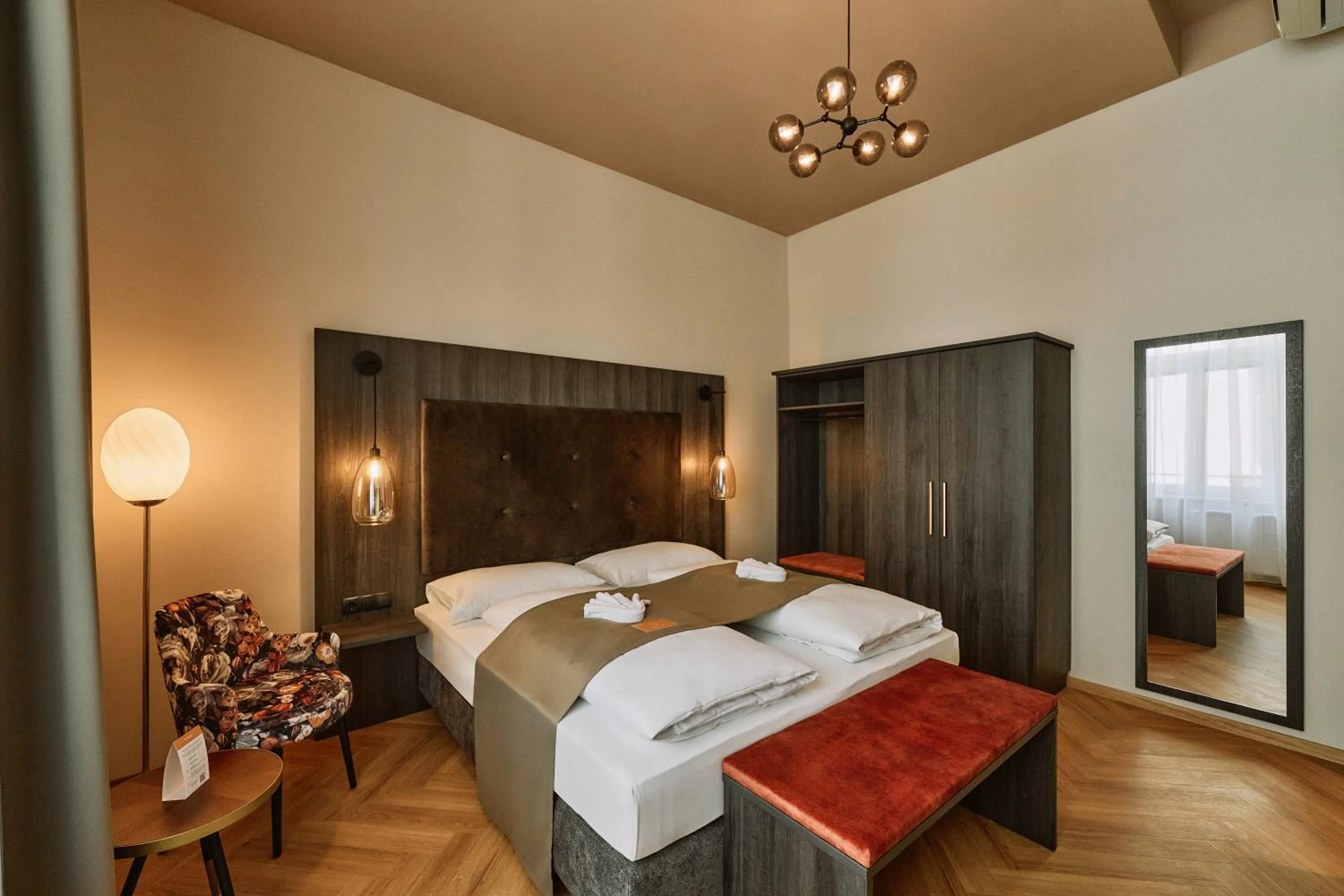 Bedroom, Bed in Urban Rooms Rathaus - Self Check-In