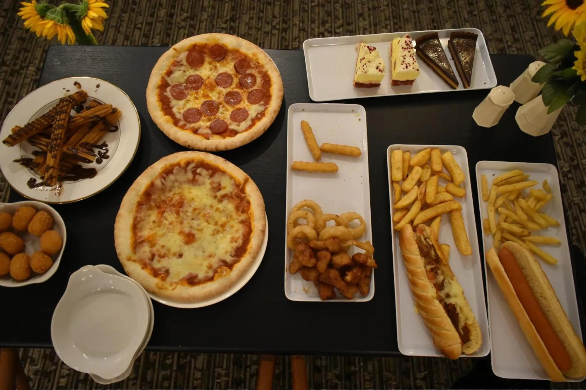 Restaurant/places to eat in Royal Square Hotel - NEC & Birmingham Airport