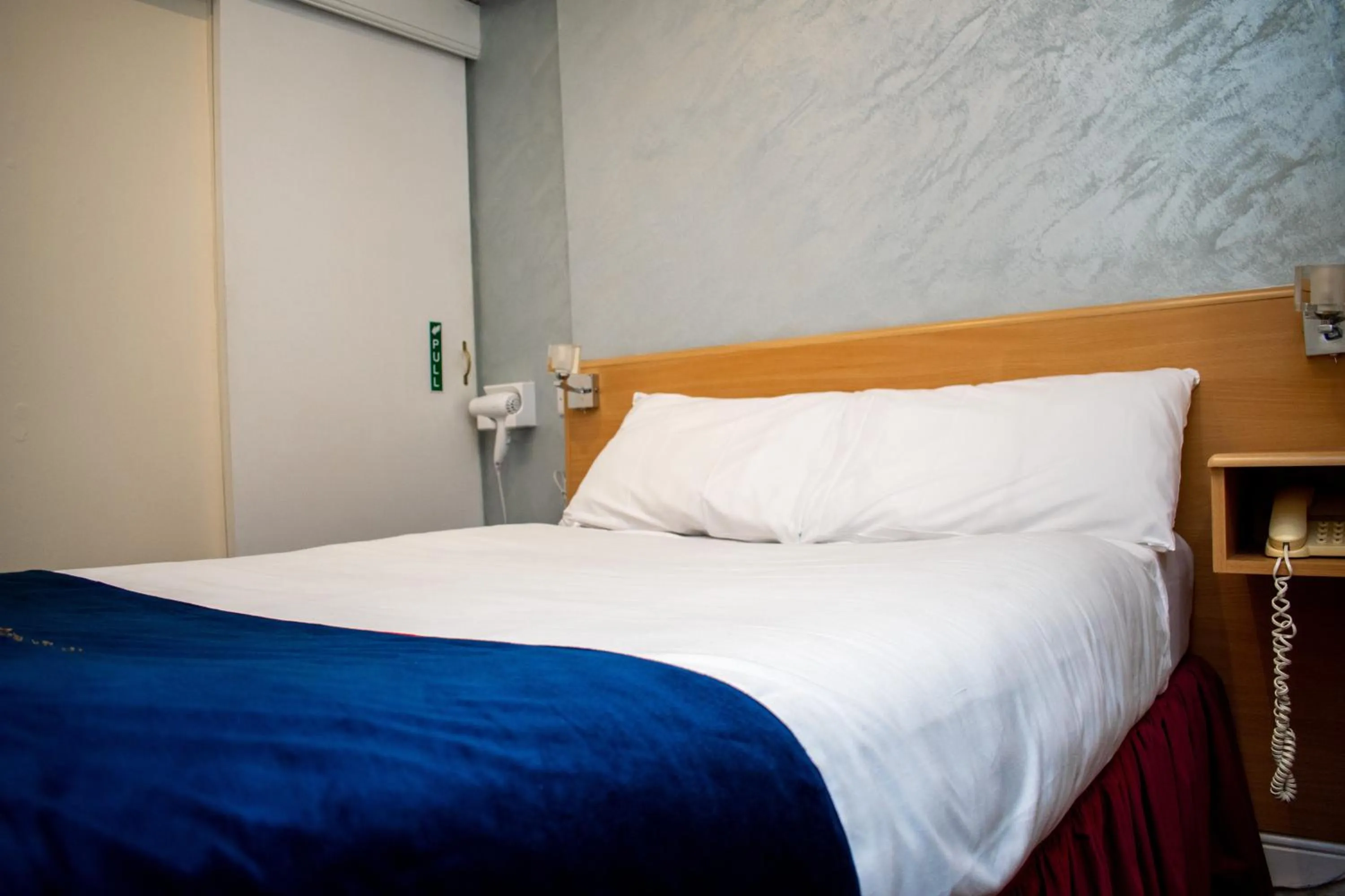 Bed in Royal Square Hotel - NEC & Birmingham Airport