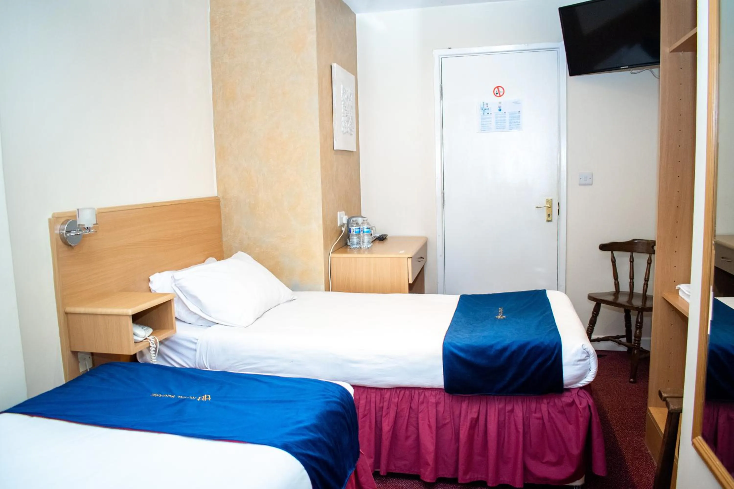 Bedroom, Bed in Royal Square Hotel - NEC & Birmingham Airport