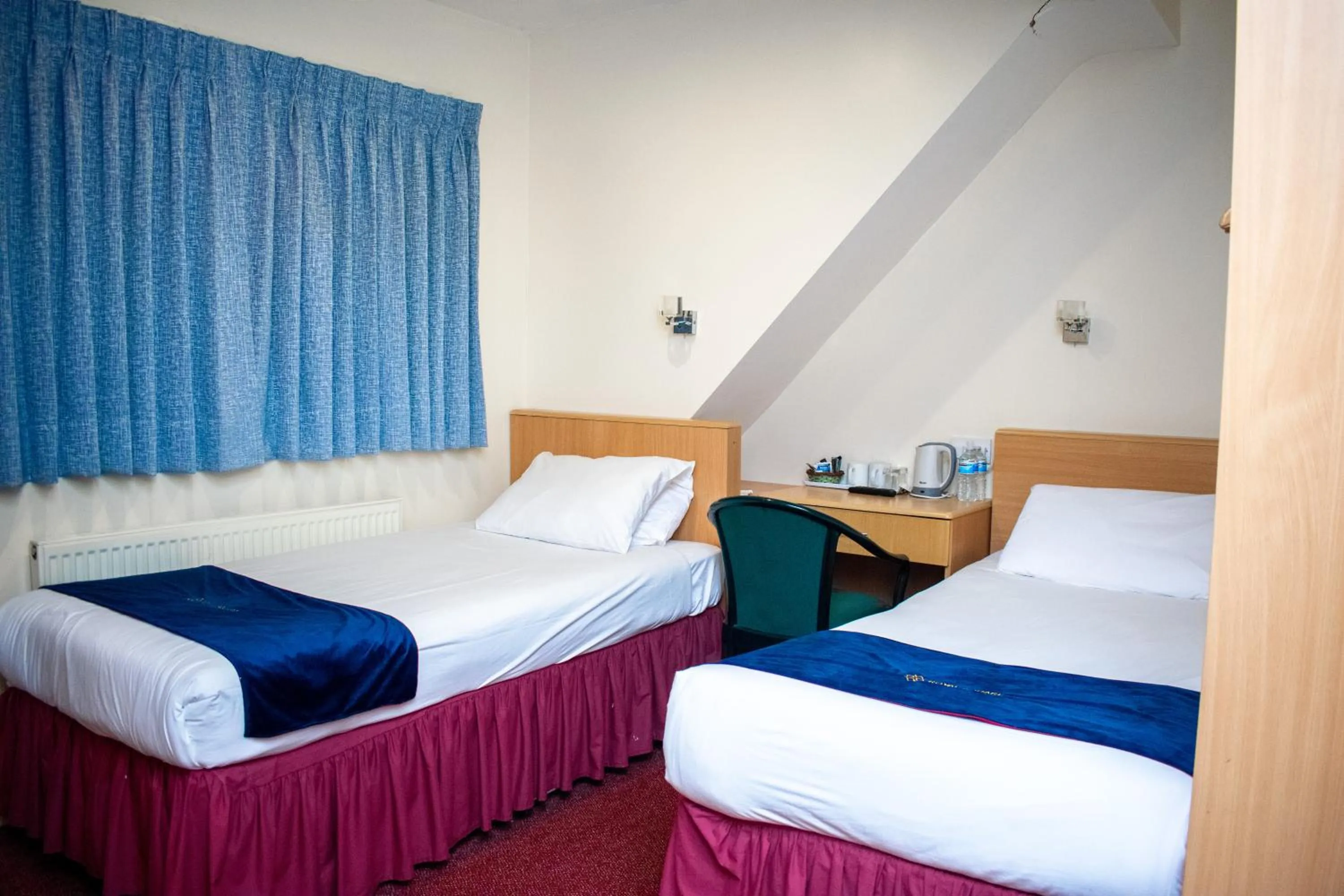 Bedroom, Bed in Royal Square Hotel - NEC & Birmingham Airport