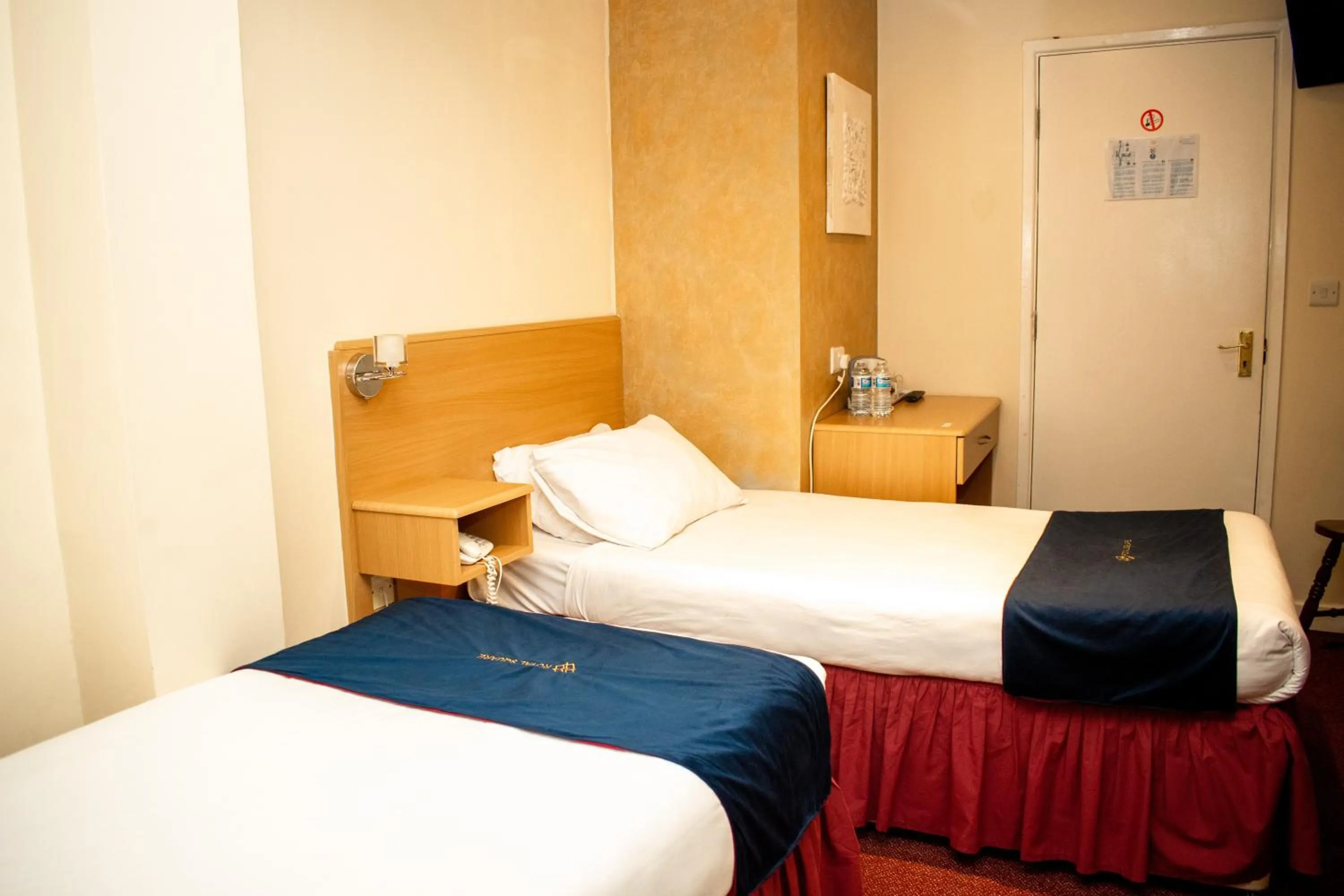 Bedroom, Bed in Royal Square Hotel - NEC & Birmingham Airport