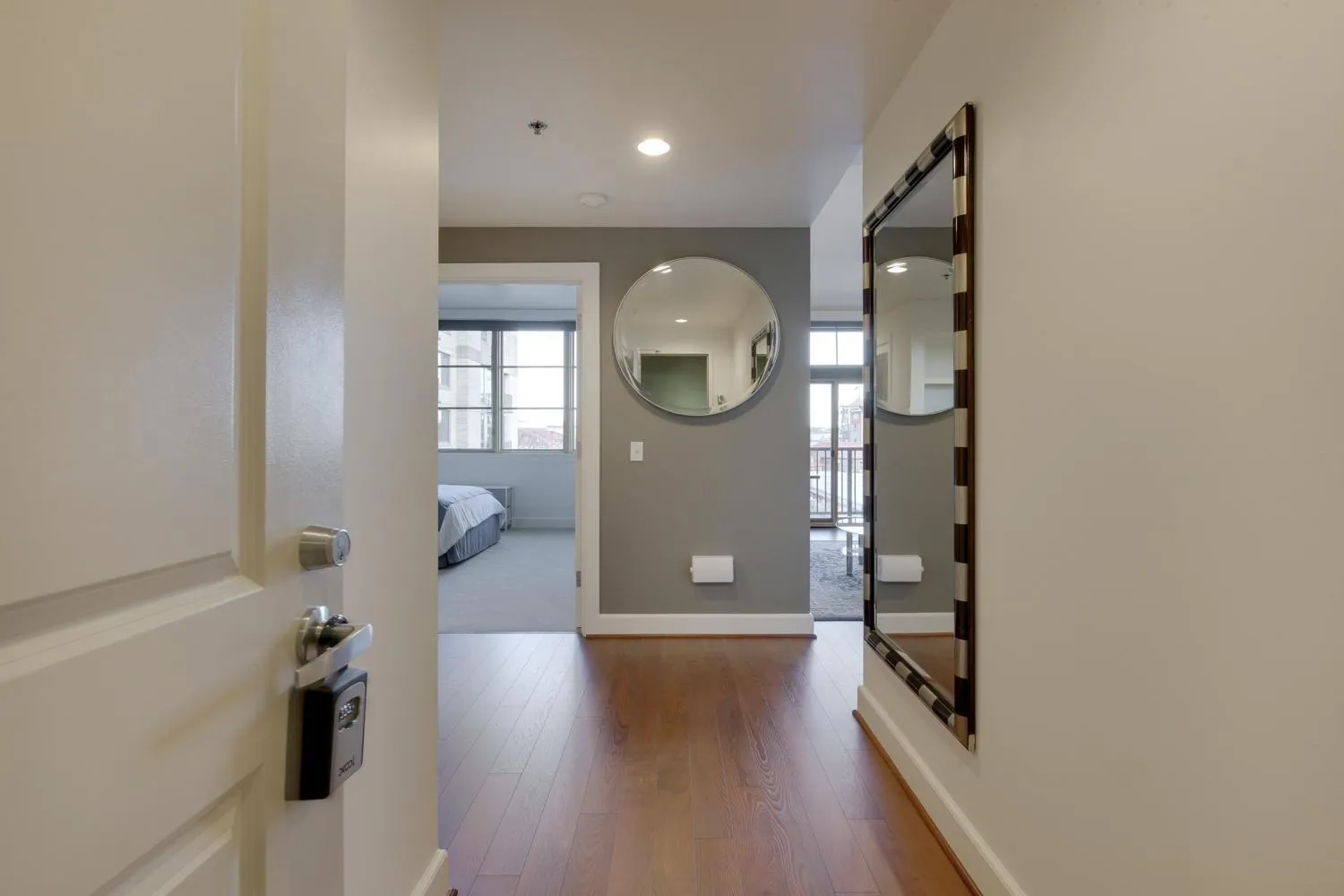 Facade/entrance, Bed in Renu Suites at The Burlington Portland