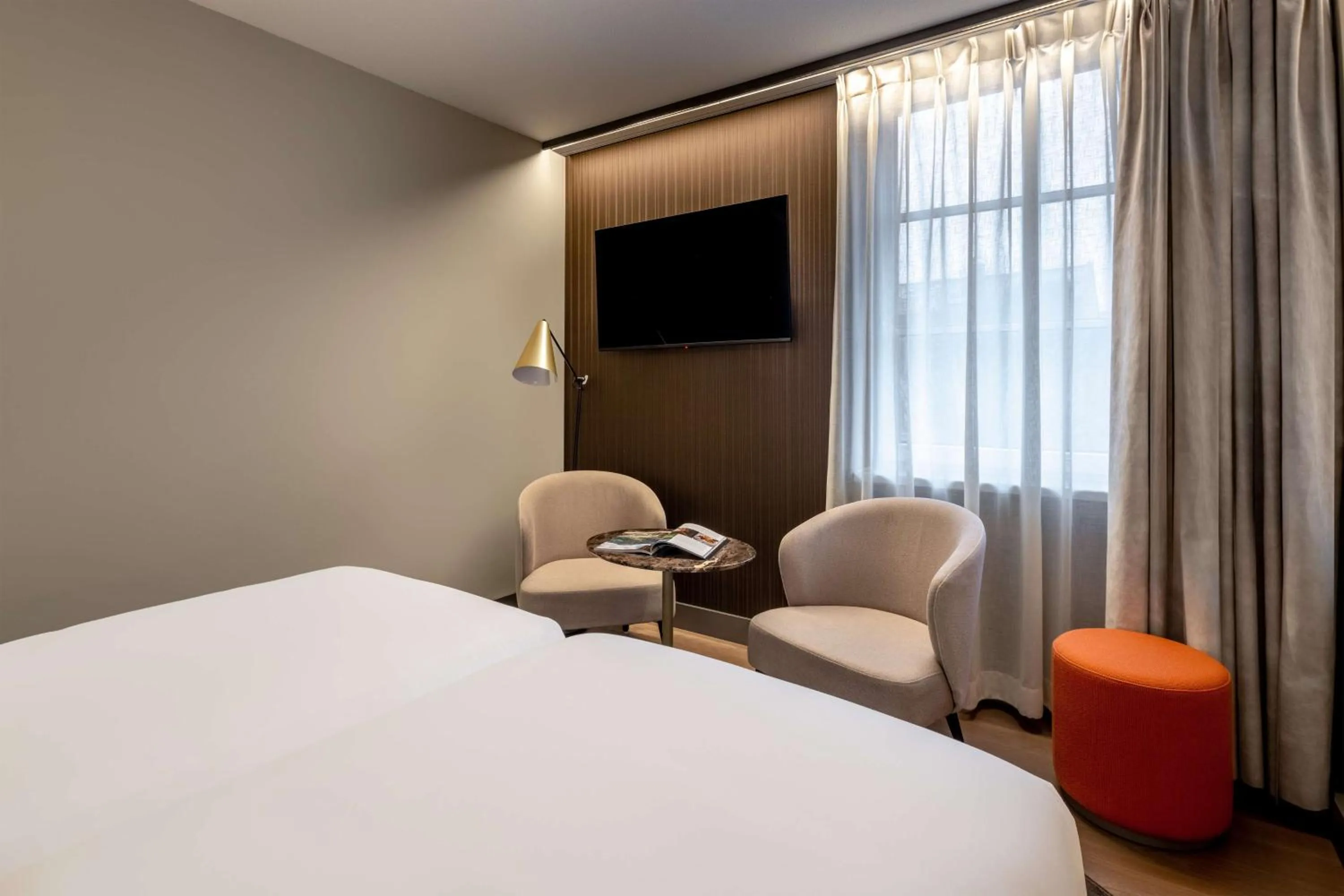 Photo of the whole room, Bed in NH Collection Salzburg City