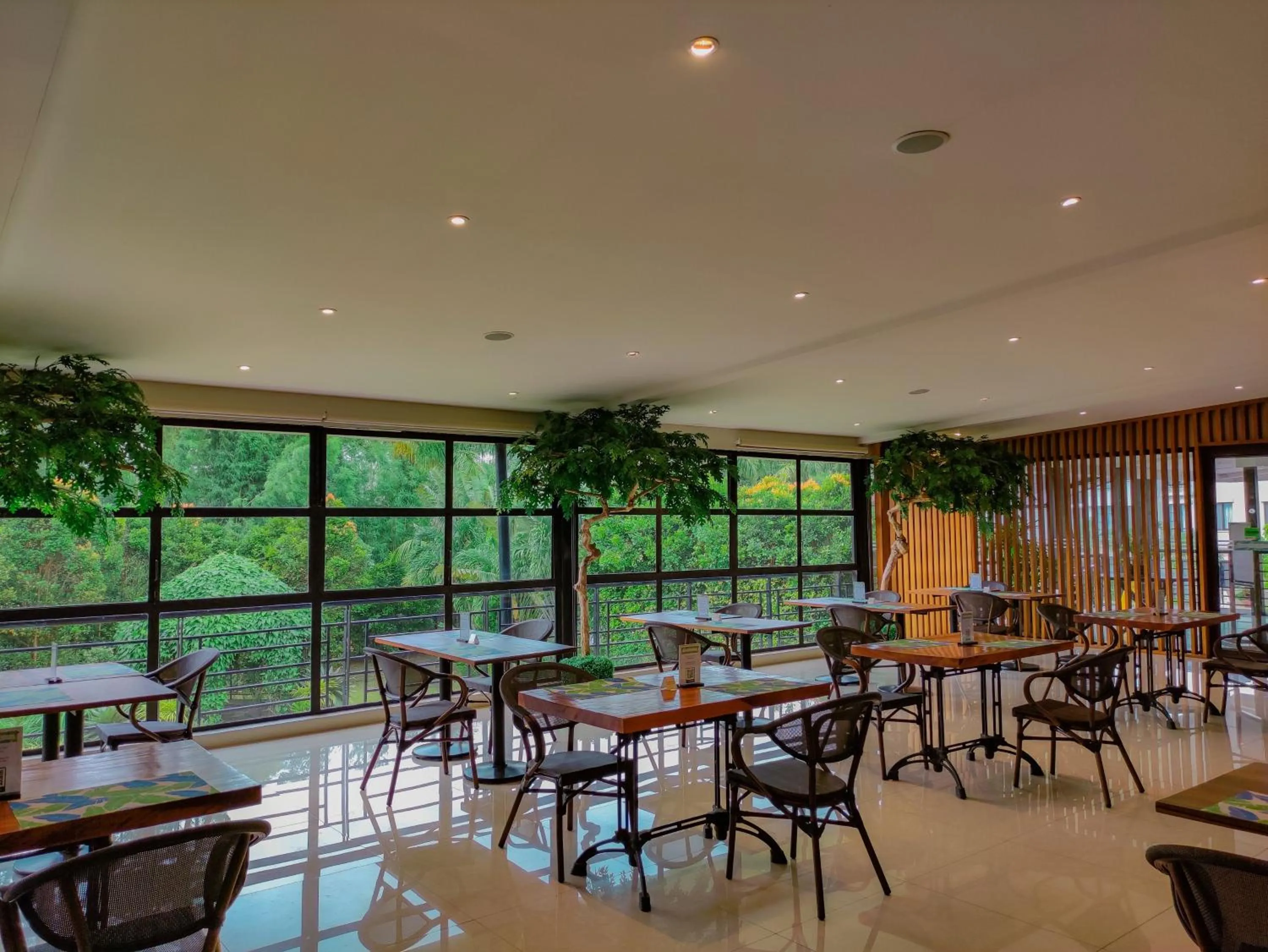 Restaurant/places to eat in Holiday Inn & Suites Batangas LimaPark by IHG