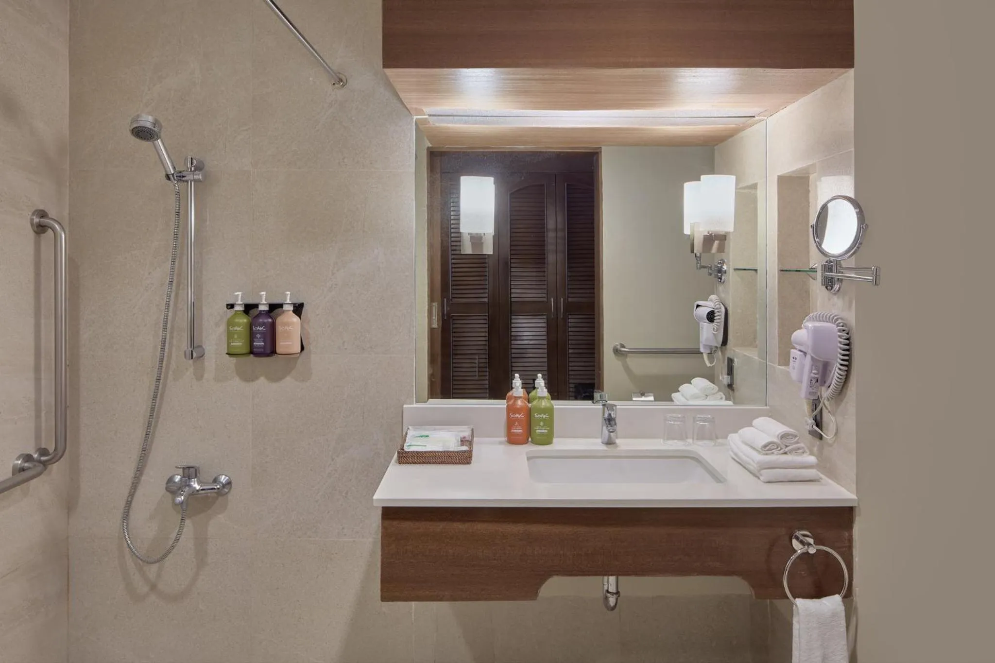 Bathroom in Holiday Inn & Suites Batangas LimaPark by IHG