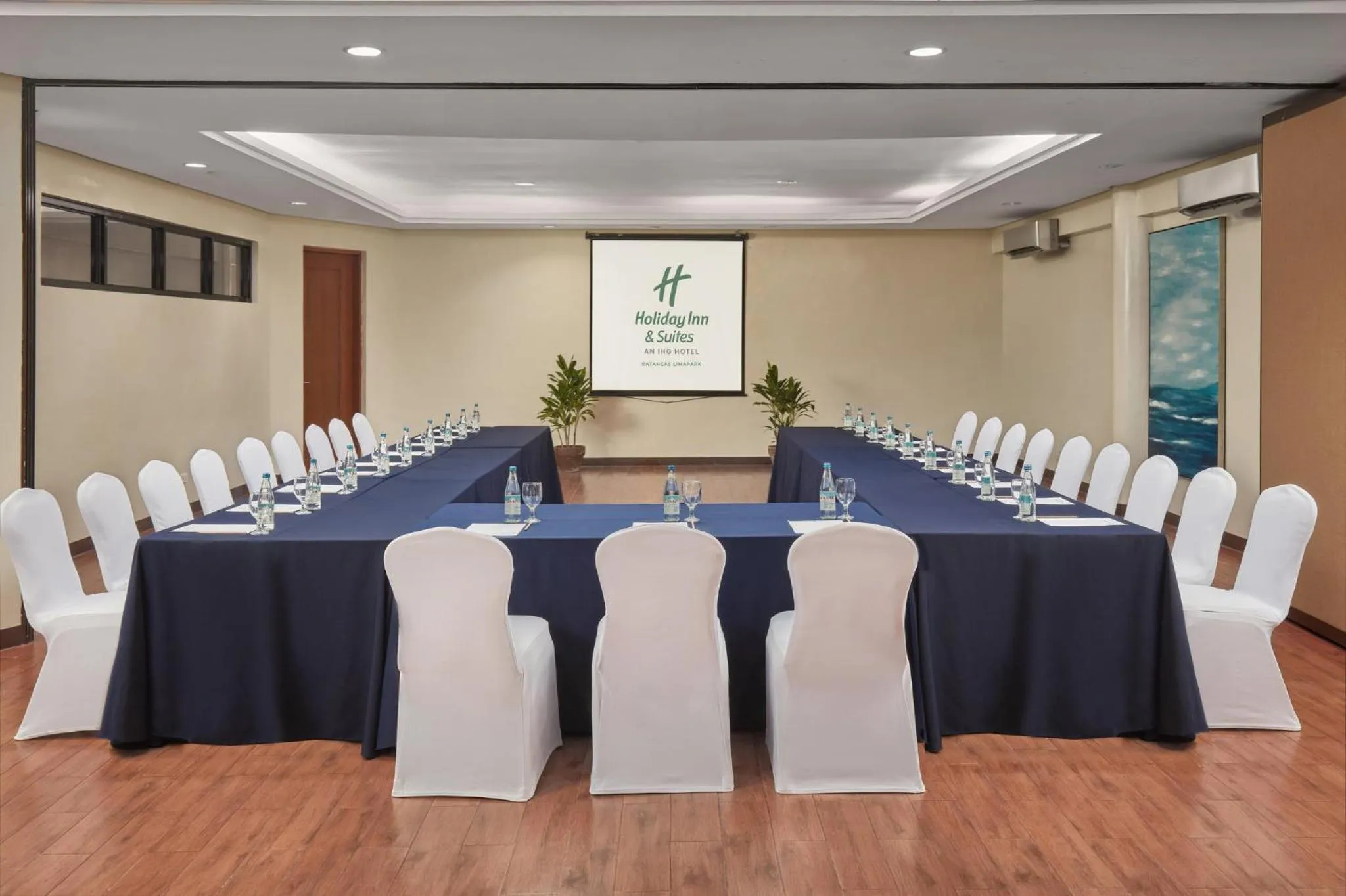 Meeting/conference room in Holiday Inn & Suites Batangas LimaPark by IHG
