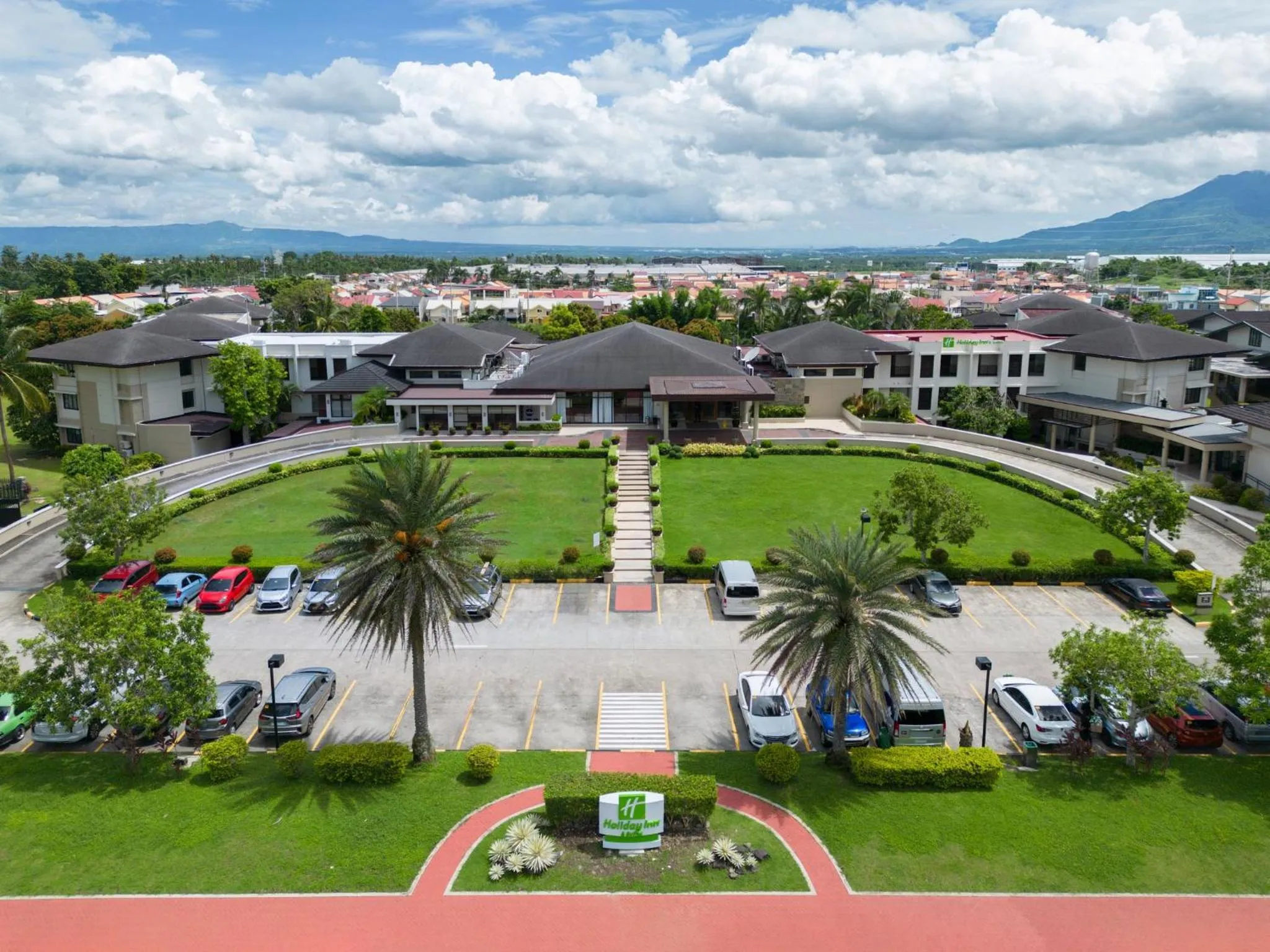 Property building in Holiday Inn & Suites Batangas LimaPark by IHG