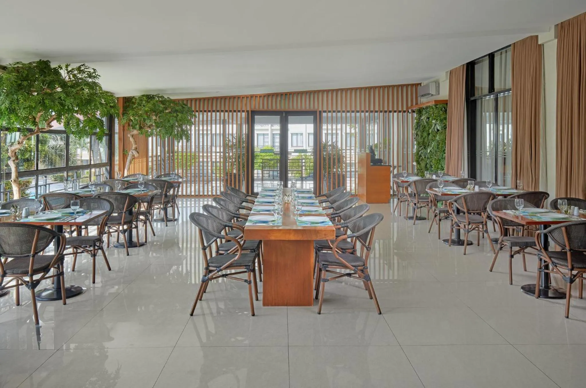 Restaurant/places to eat in Holiday Inn & Suites Batangas LimaPark by IHG