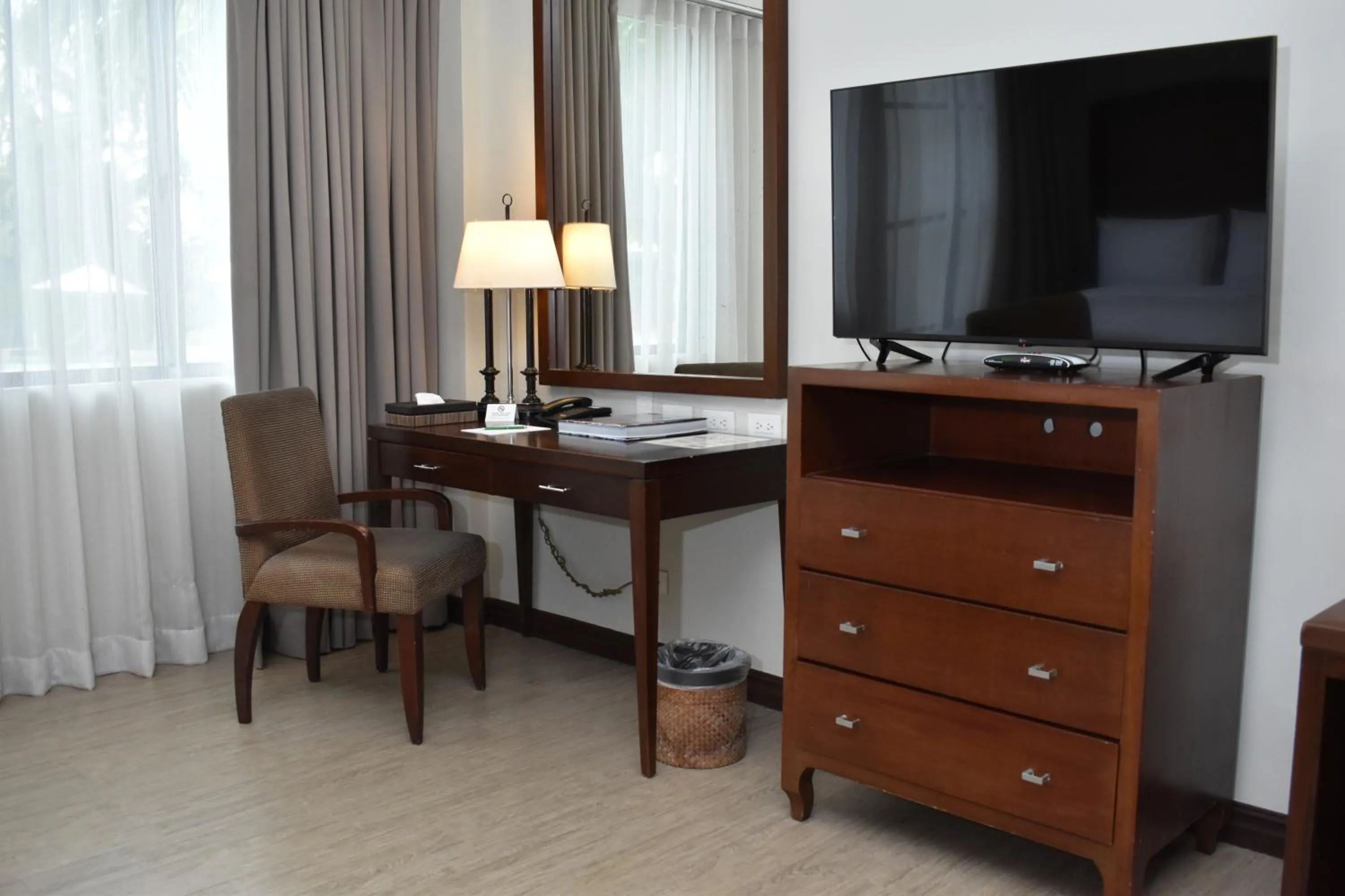 TV and multimedia in Holiday Inn & Suites Batangas LimaPark by IHG