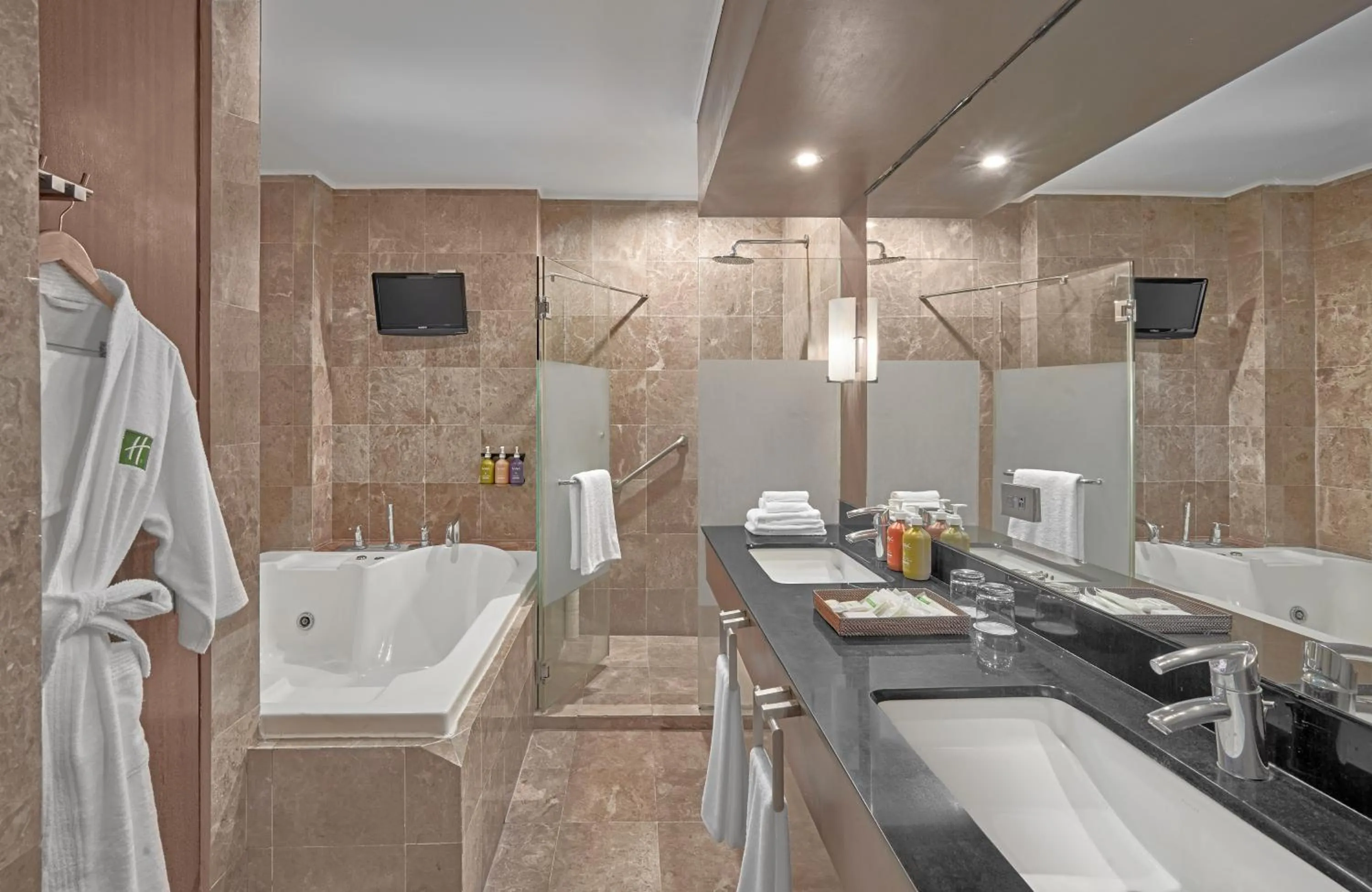 Shower in Holiday Inn & Suites Batangas LimaPark by IHG