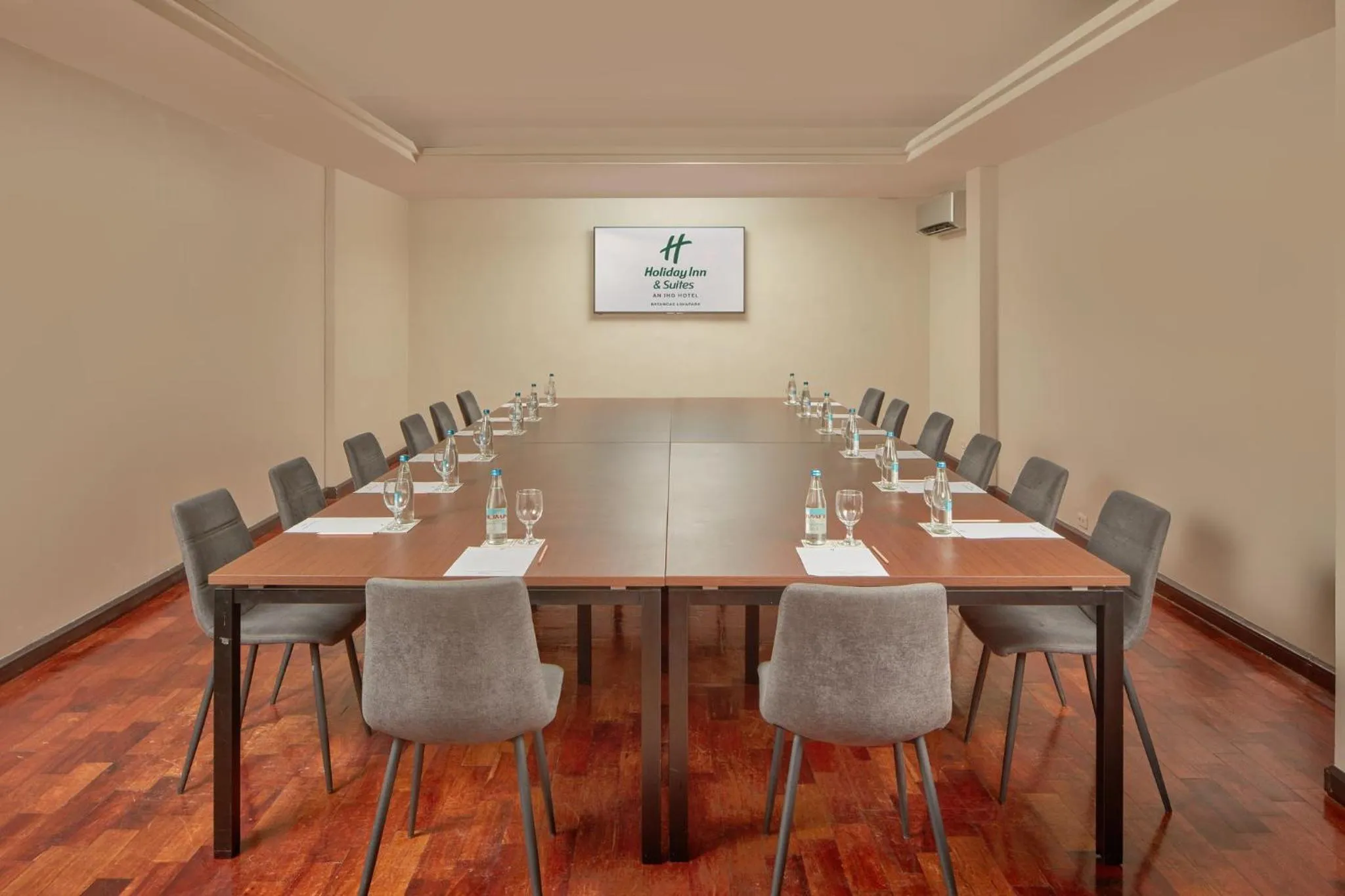 Meeting/conference room in Holiday Inn & Suites Batangas LimaPark by IHG