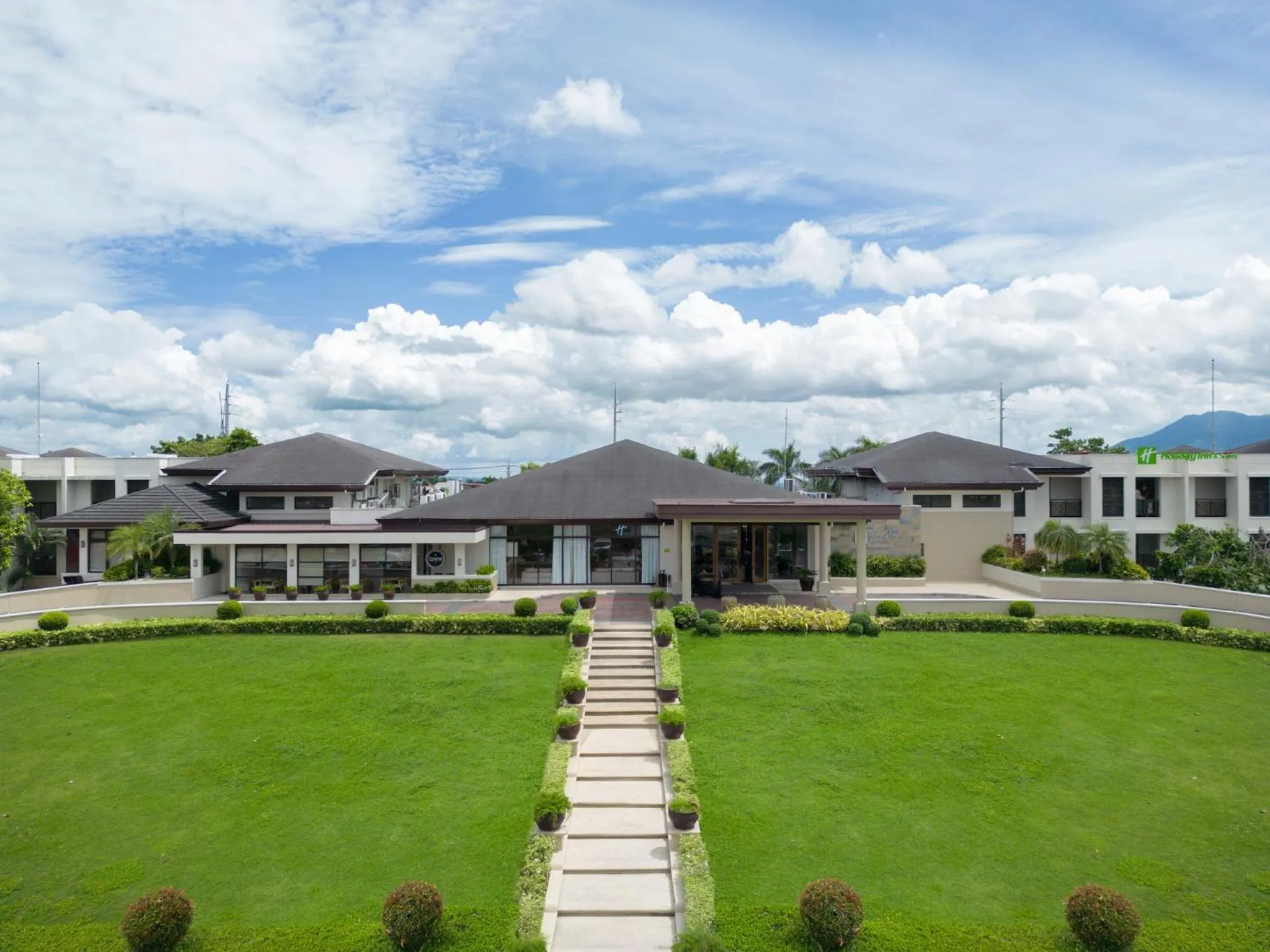 Property building in Holiday Inn & Suites Batangas LimaPark by IHG