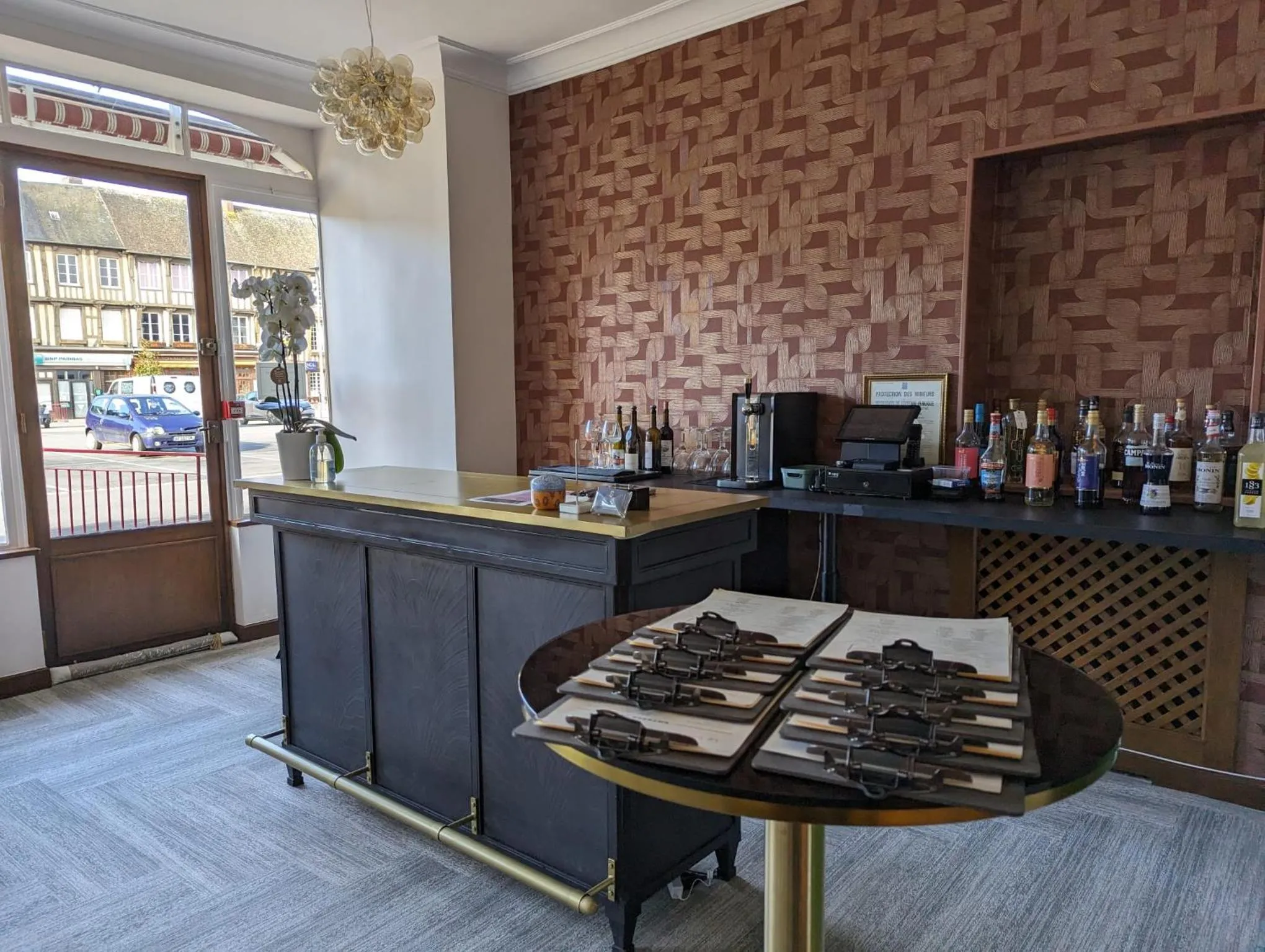Lounge or bar in Hotel du Saumon, Verneuil sur Avre