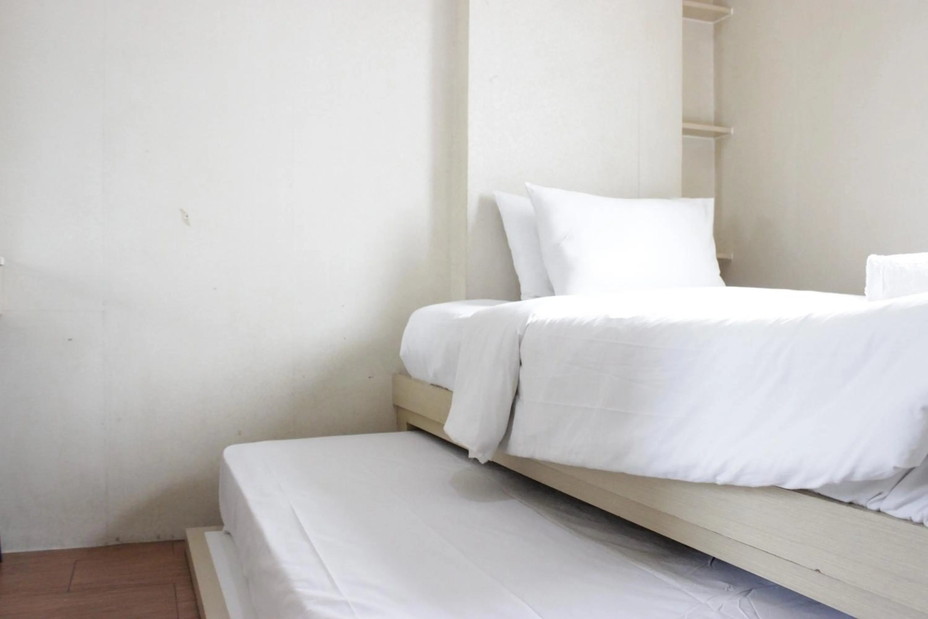 Bedroom, Bed in Private & Stylish 2BR at Gateway Apartment Ahmad Yani Cicadas By Travelio